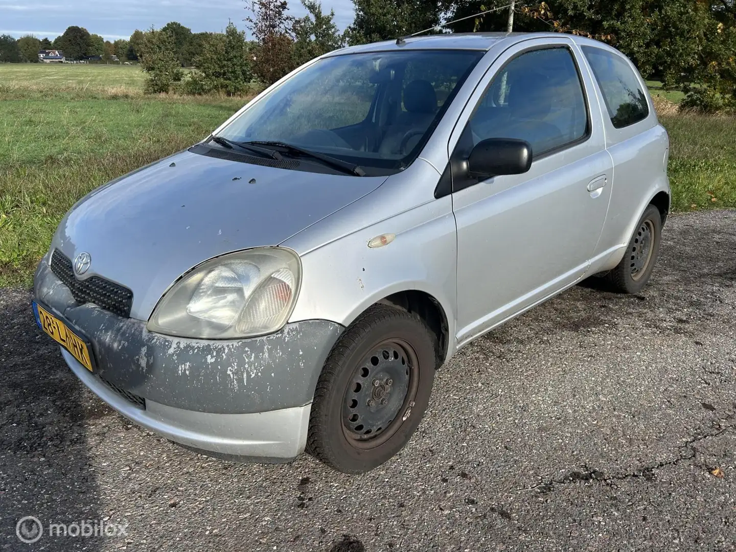 Toyota Yaris 1.0-16V VVT-i [ HANDEL / EXPORT / HOBBY ] Grijs - 1