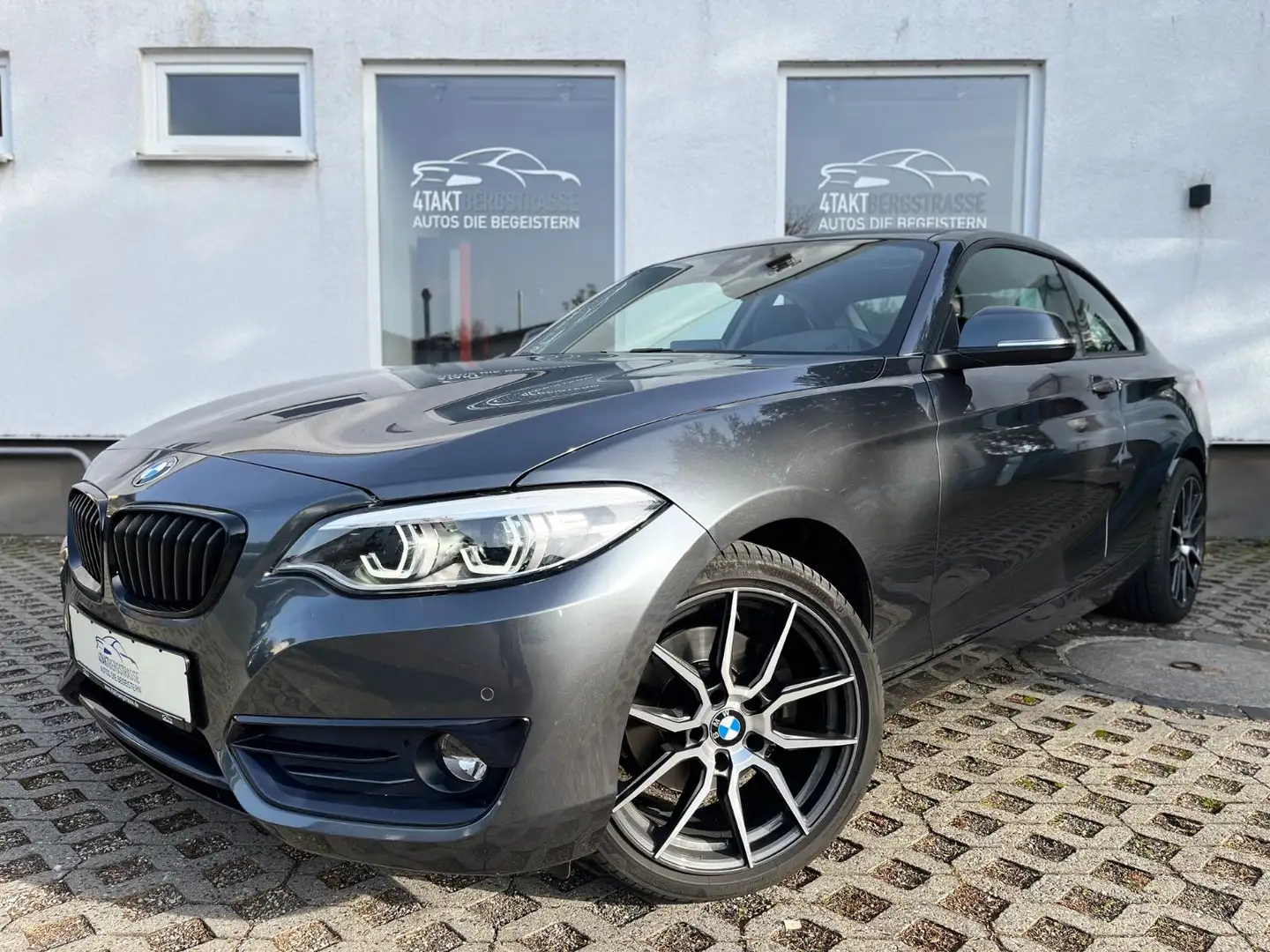 BMW 220 i Coupé AUT Sport-Line Leder Navi HiFi 18" Grau - 2