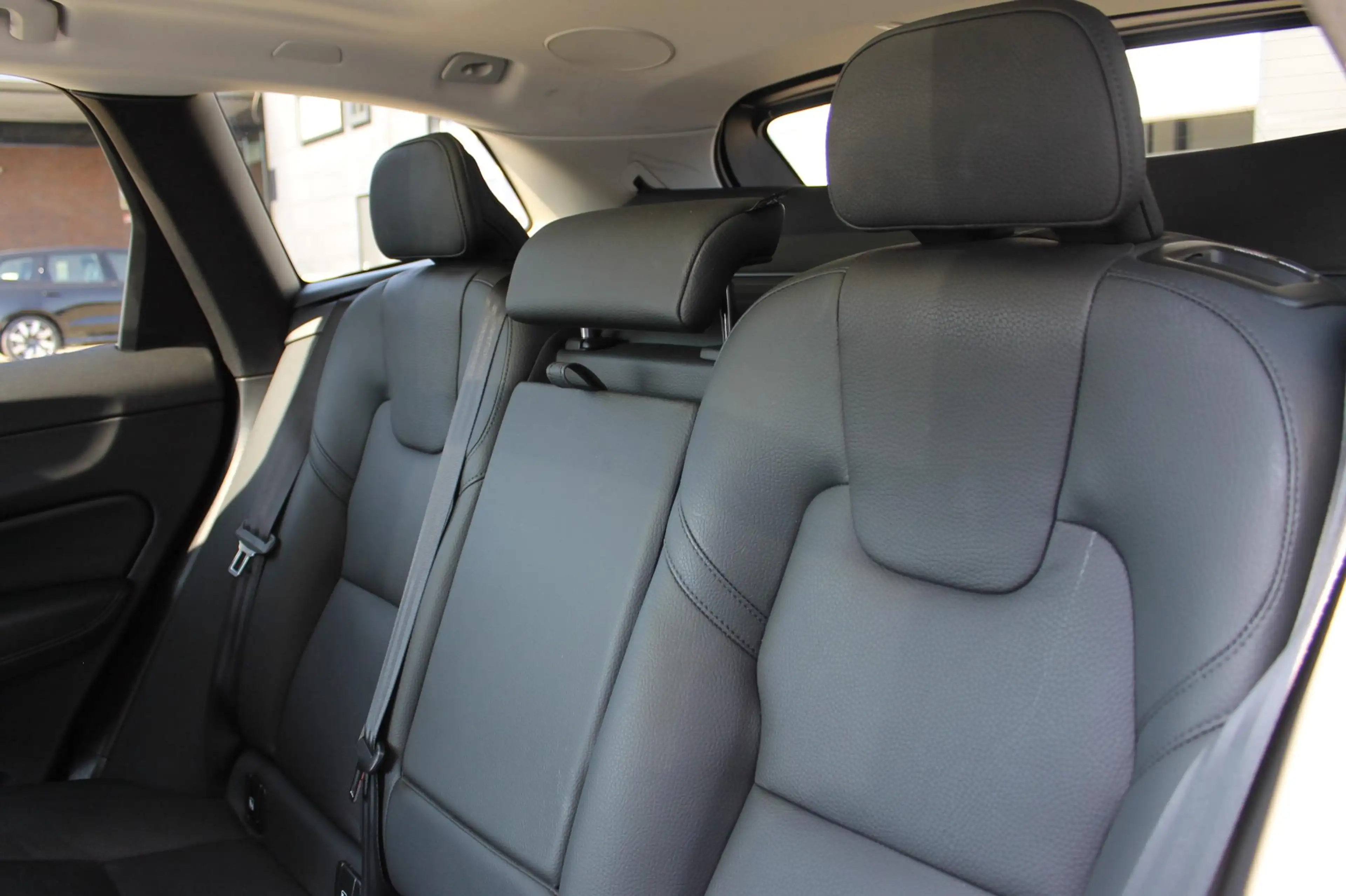 Volvo XC60 T6 Plug-in hybrid AWD Plus Dark Long range / Adapt — photo 30