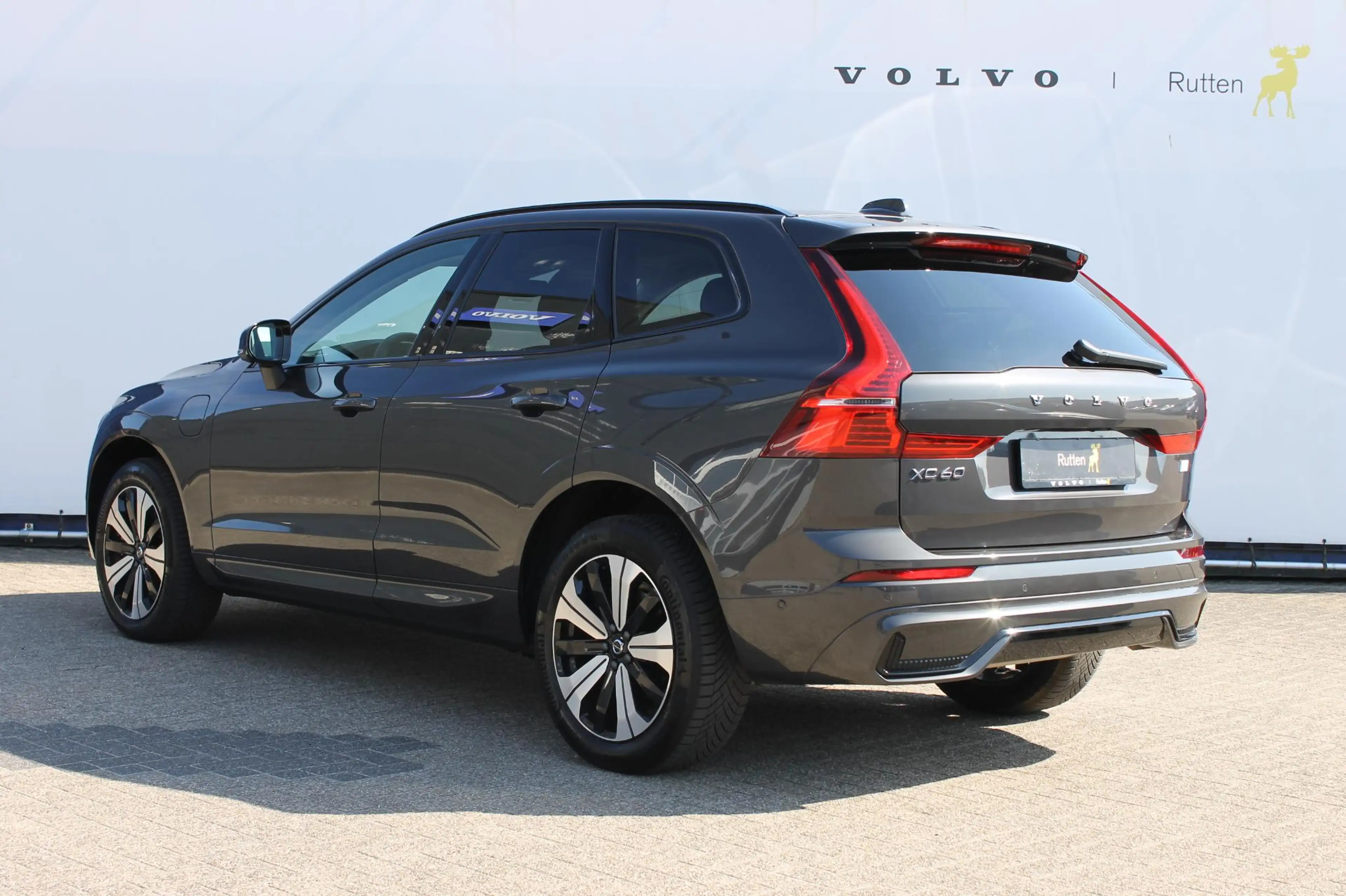 Volvo XC60 T6 Plug-in hybrid AWD Plus Dark Long range / Adapt — photo 6