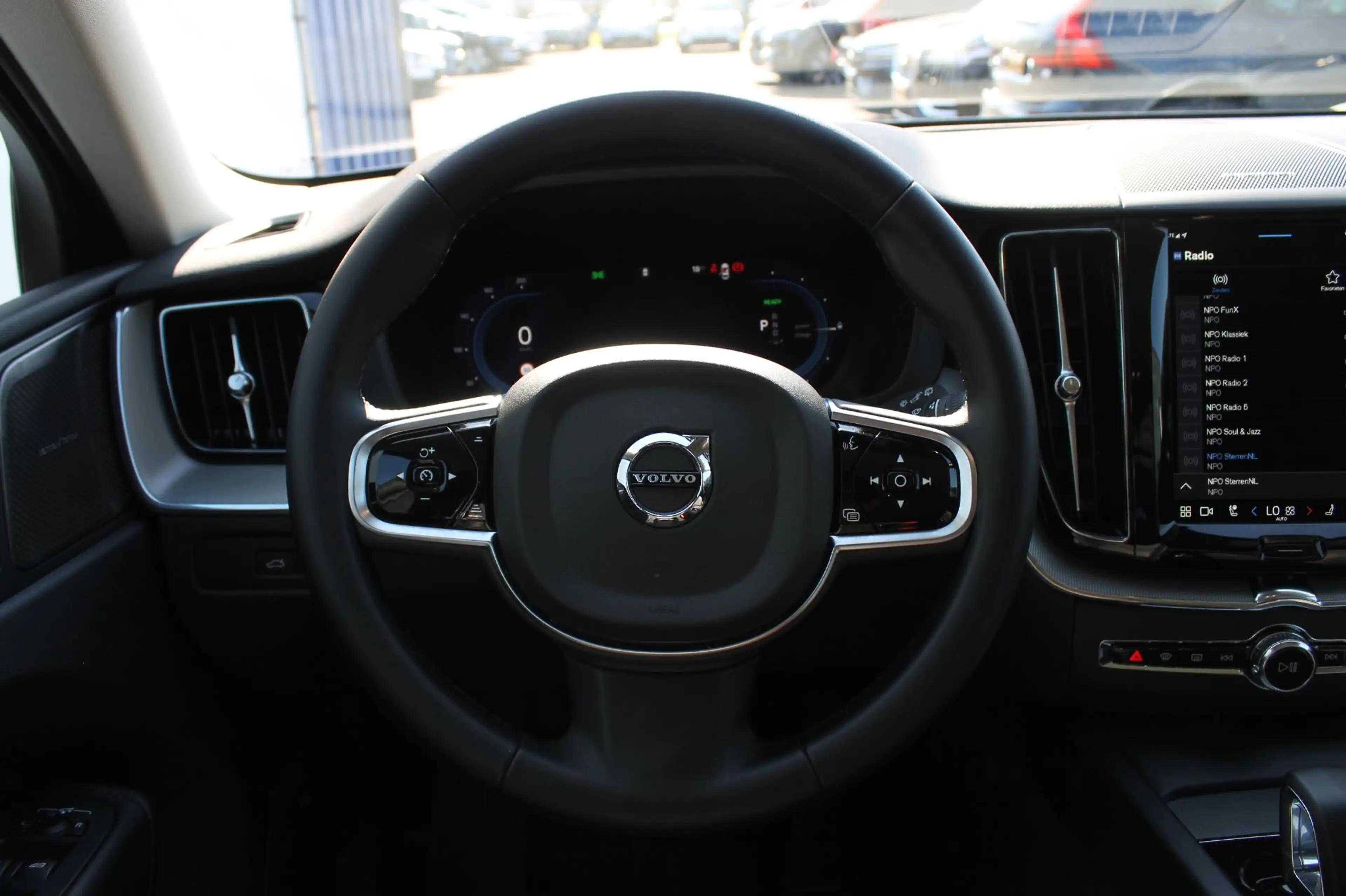 Volvo XC60 T6 Plug-in hybrid AWD Plus Dark Long range / Adapt — photo 31