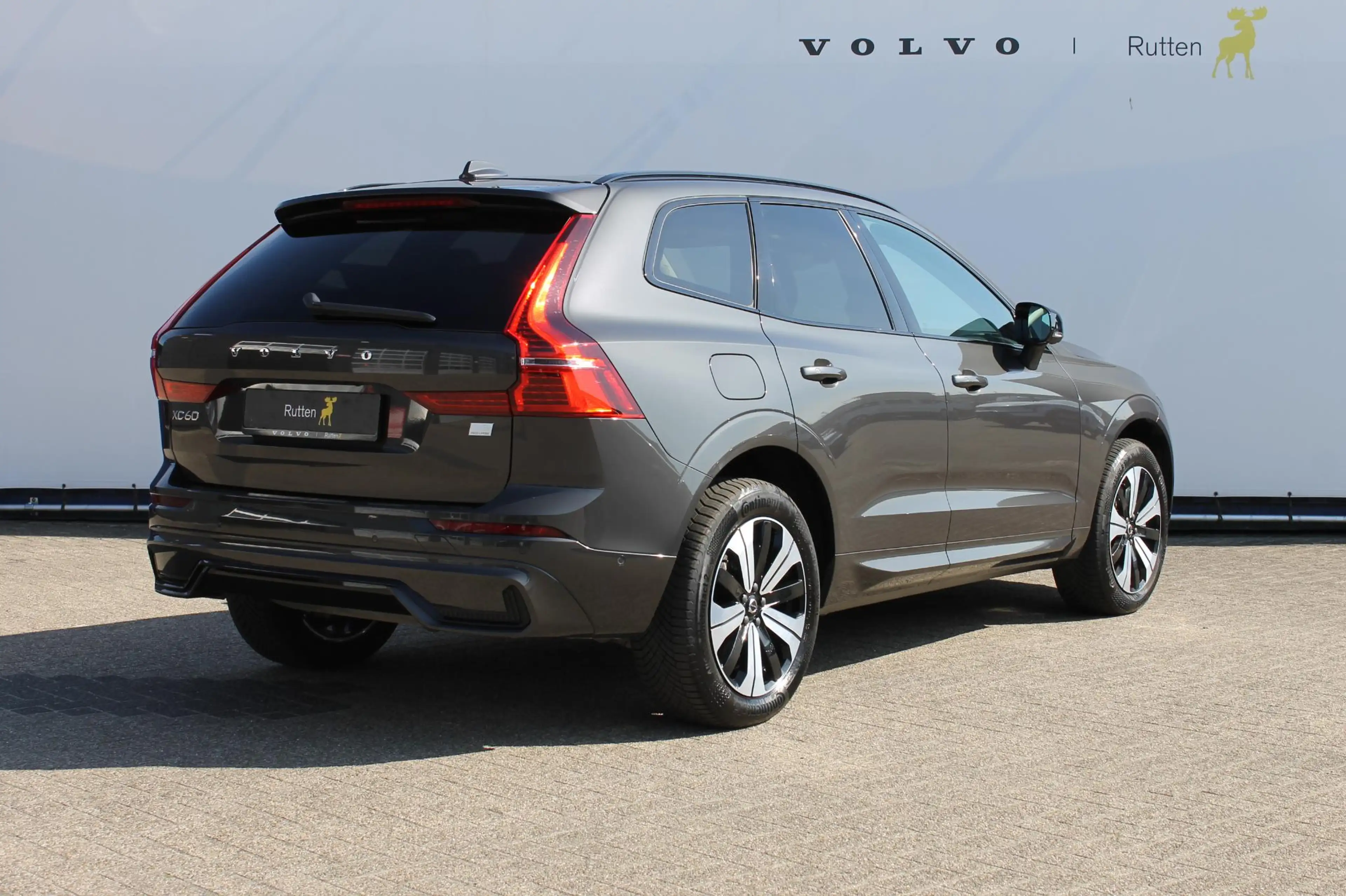 Volvo XC60 T6 Plug-in hybrid AWD Plus Dark Long range / Adapt — photo 5
