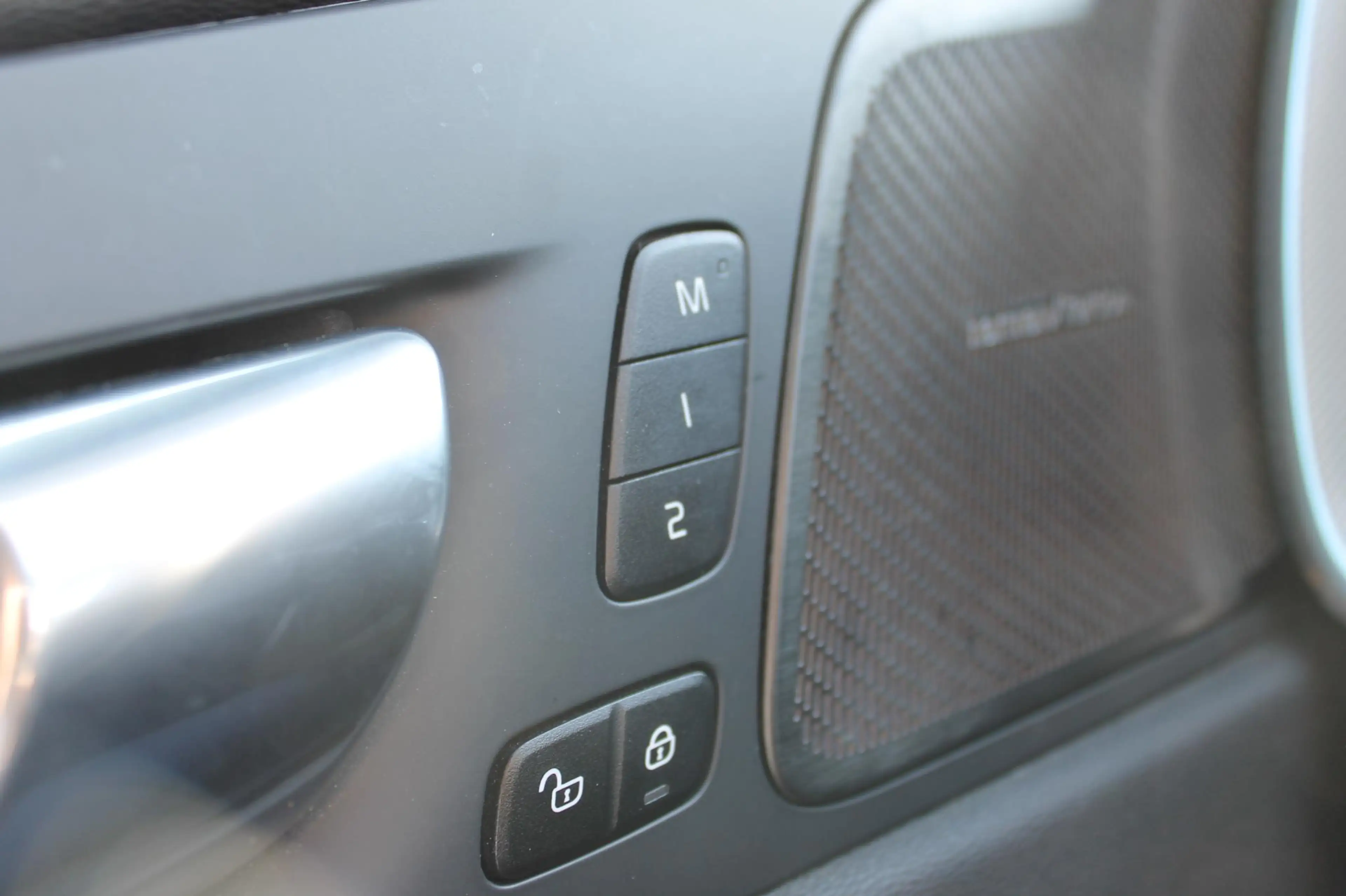 Volvo XC60 T6 Plug-in hybrid AWD Plus Dark Long range / Adapt — photo 10