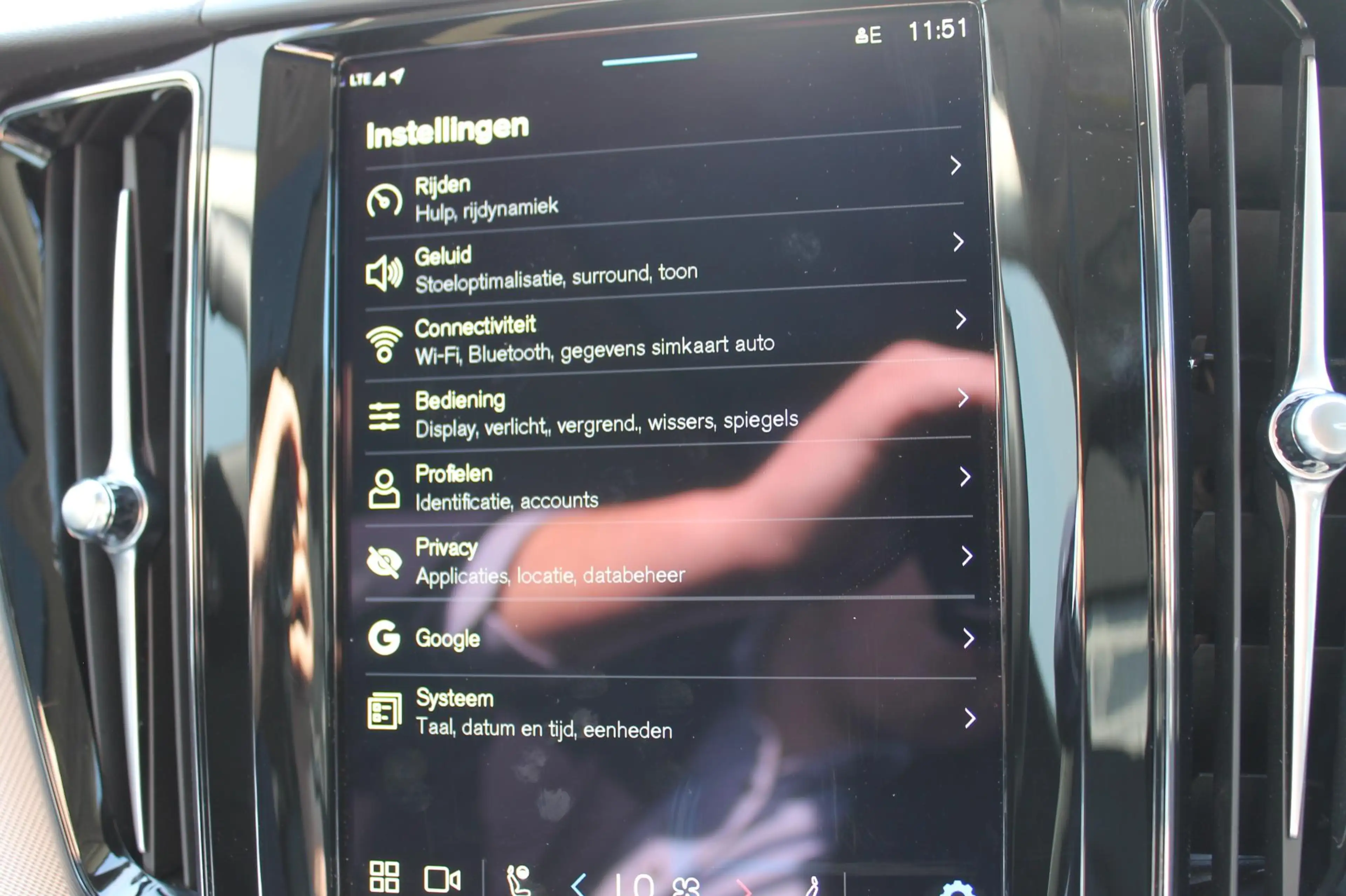 Volvo XC60 T6 Plug-in hybrid AWD Plus Dark Long range / Adapt — photo 22