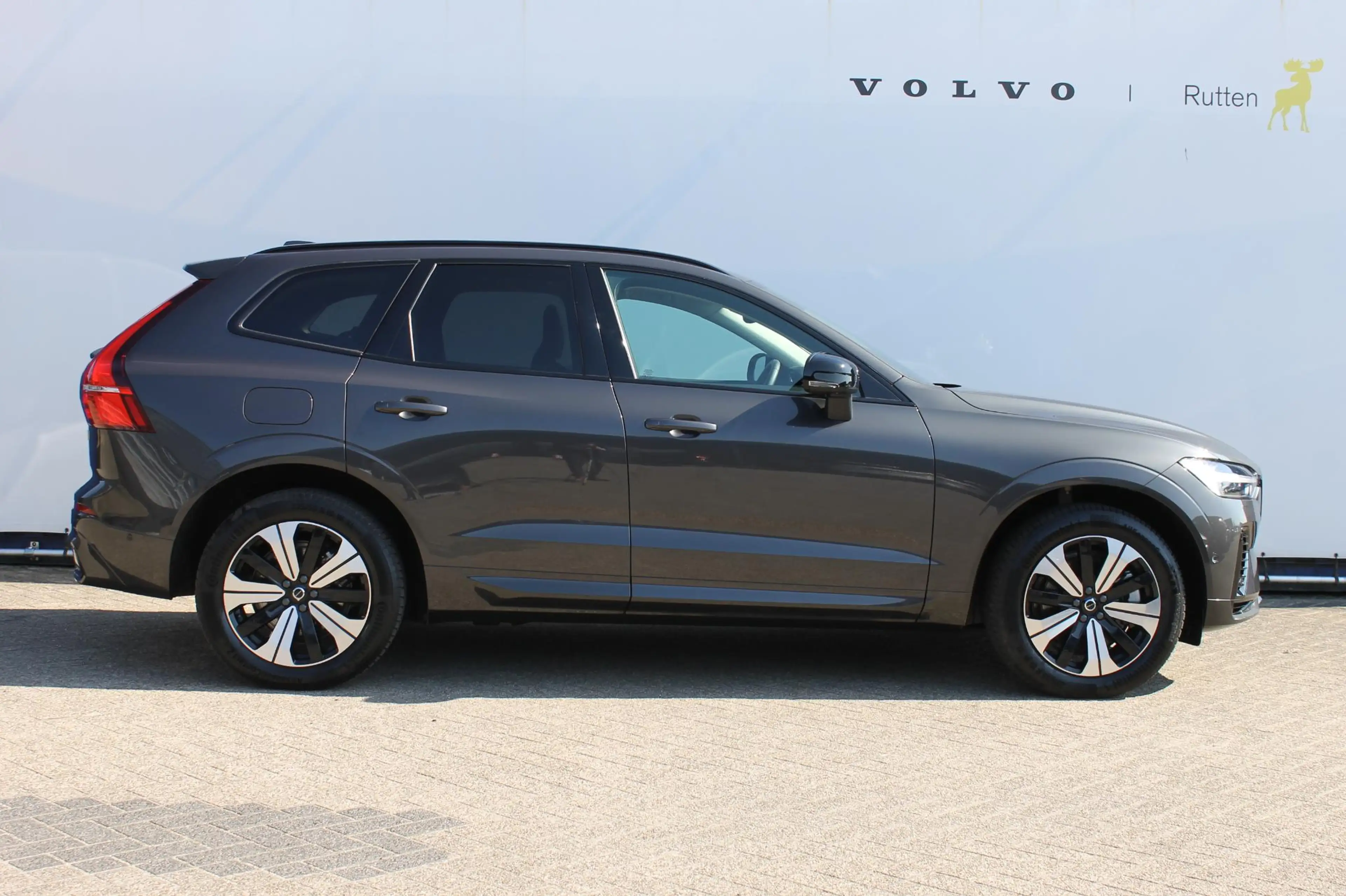 Volvo XC60 T6 Plug-in hybrid AWD Plus Dark Long range / Adapt — photo 8