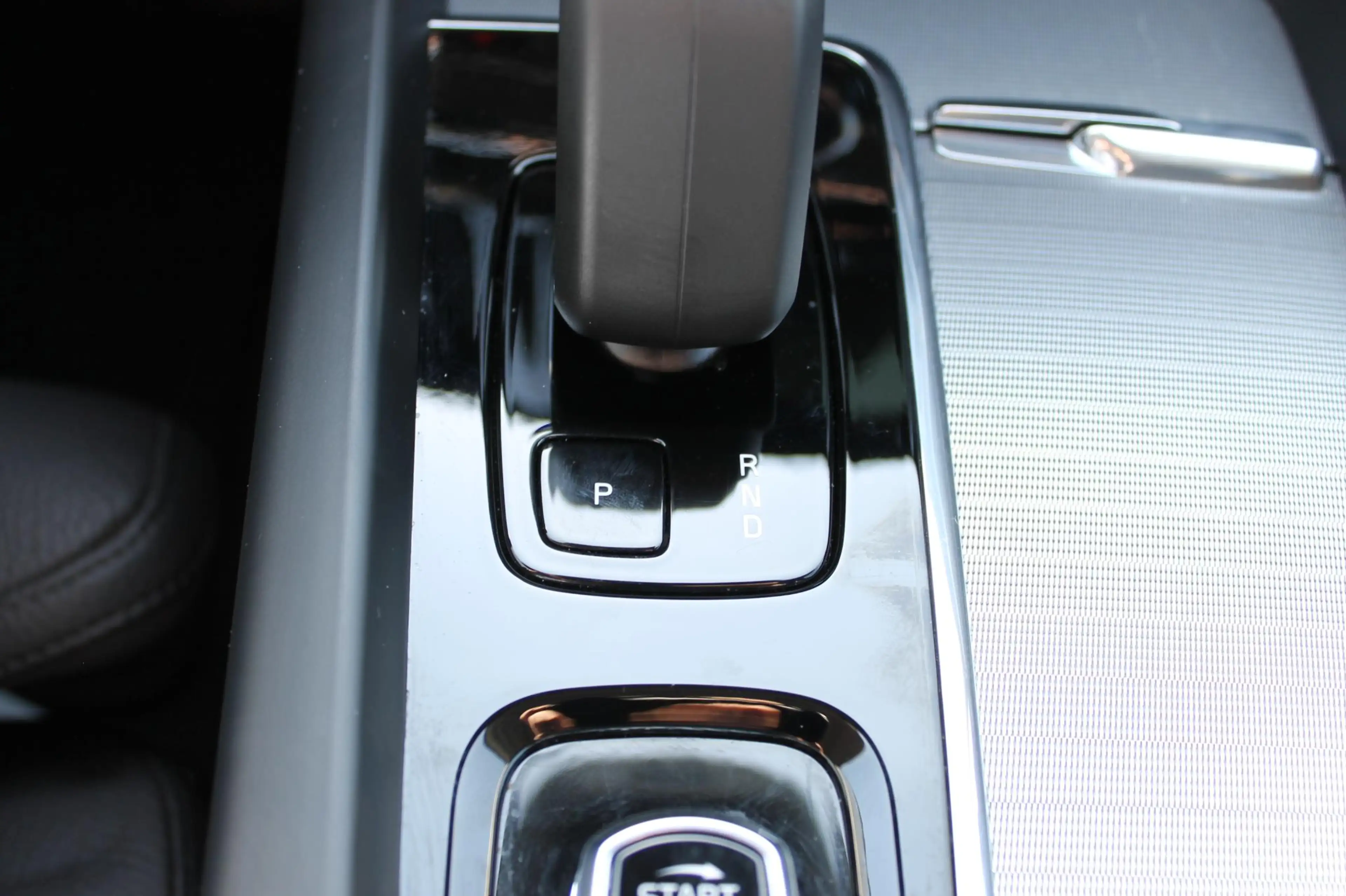 Volvo XC60 T6 Plug-in hybrid AWD Plus Dark Long range / Adapt — photo 14