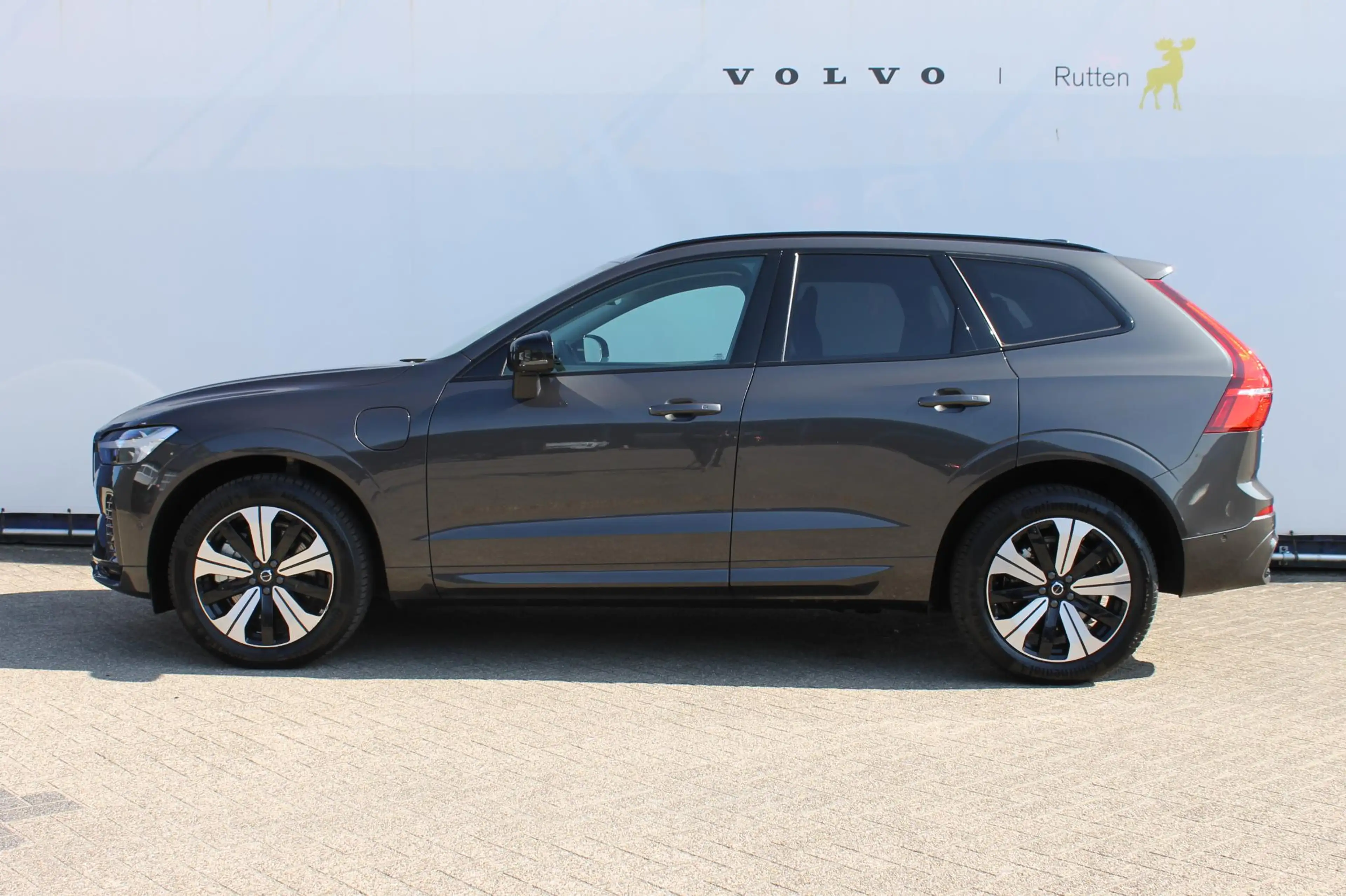 Volvo XC60 T6 Plug-in hybrid AWD Plus Dark Long range / Adapt — photo 7