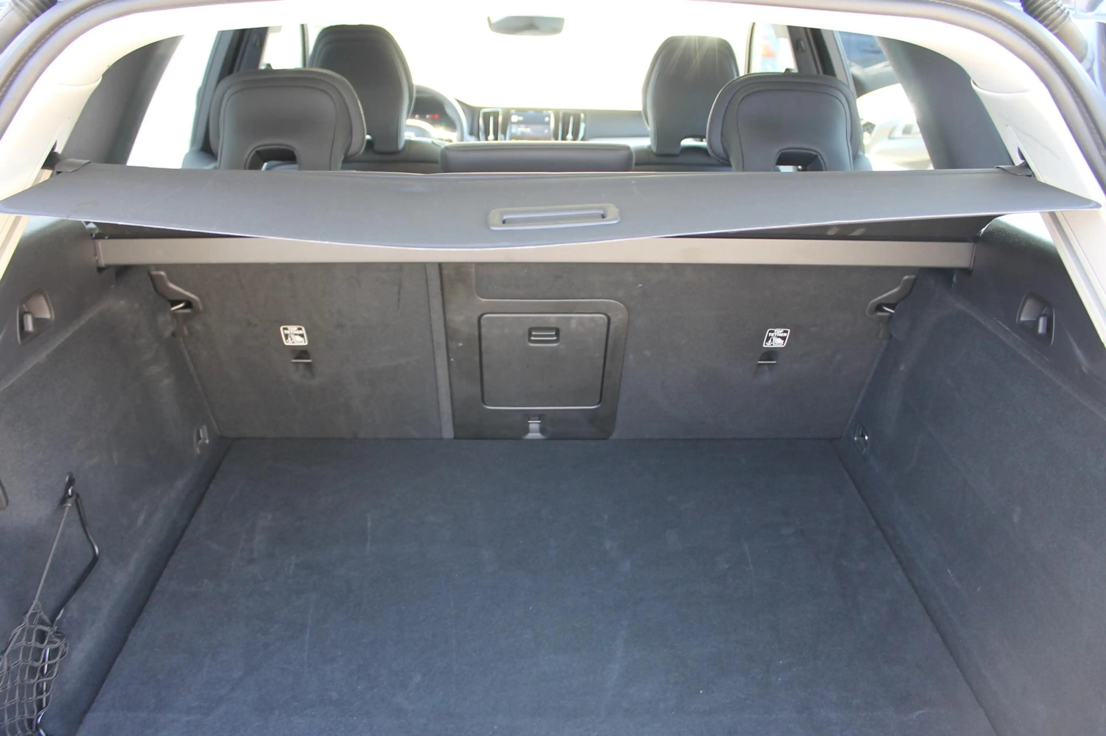 Volvo XC60 T6 Plug-in hybrid AWD Plus Dark Long range / Adapt — photo 37