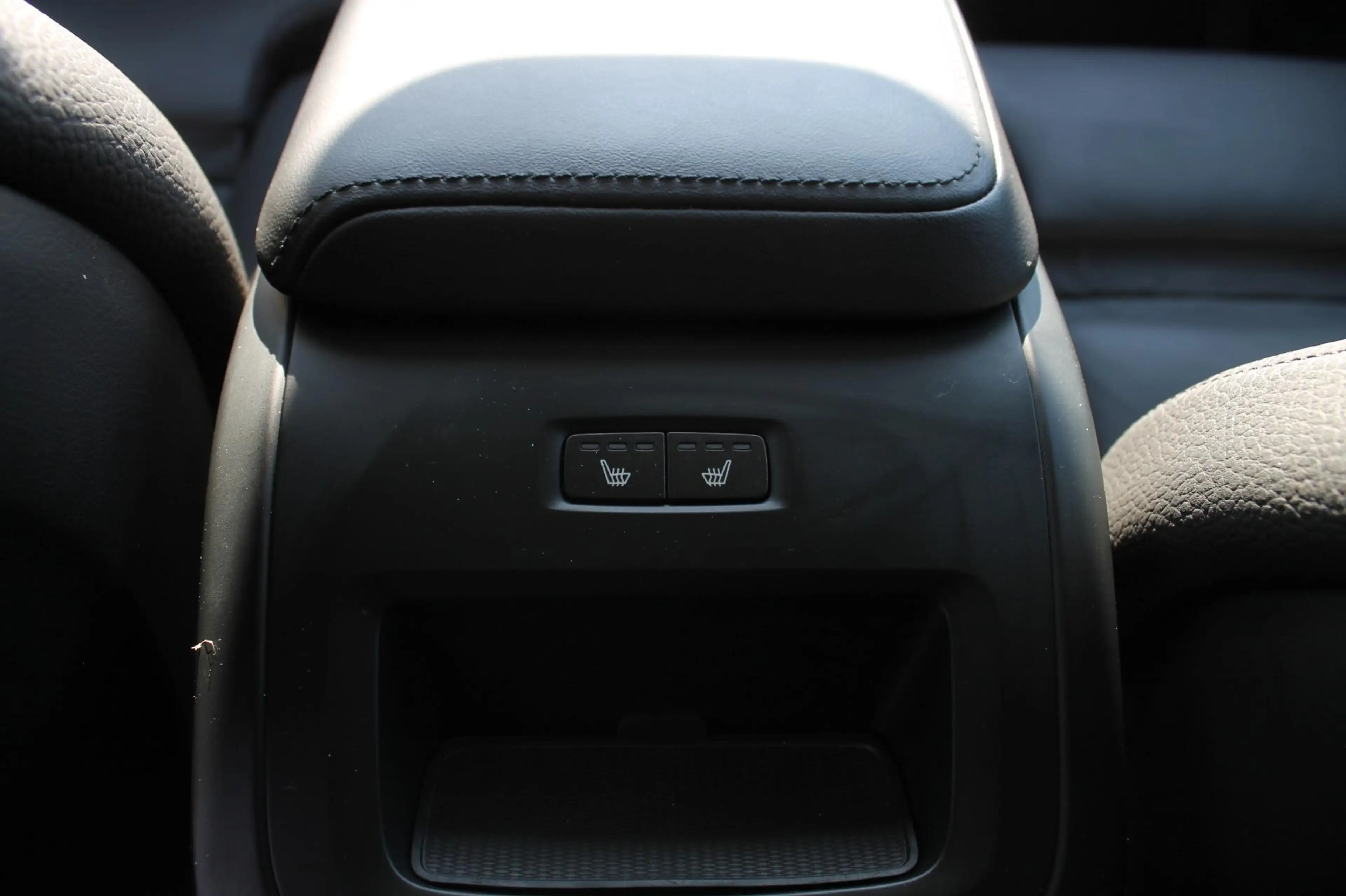 Volvo XC60 T6 Plug-in hybrid AWD Plus Dark Long range / Adapt — photo 34