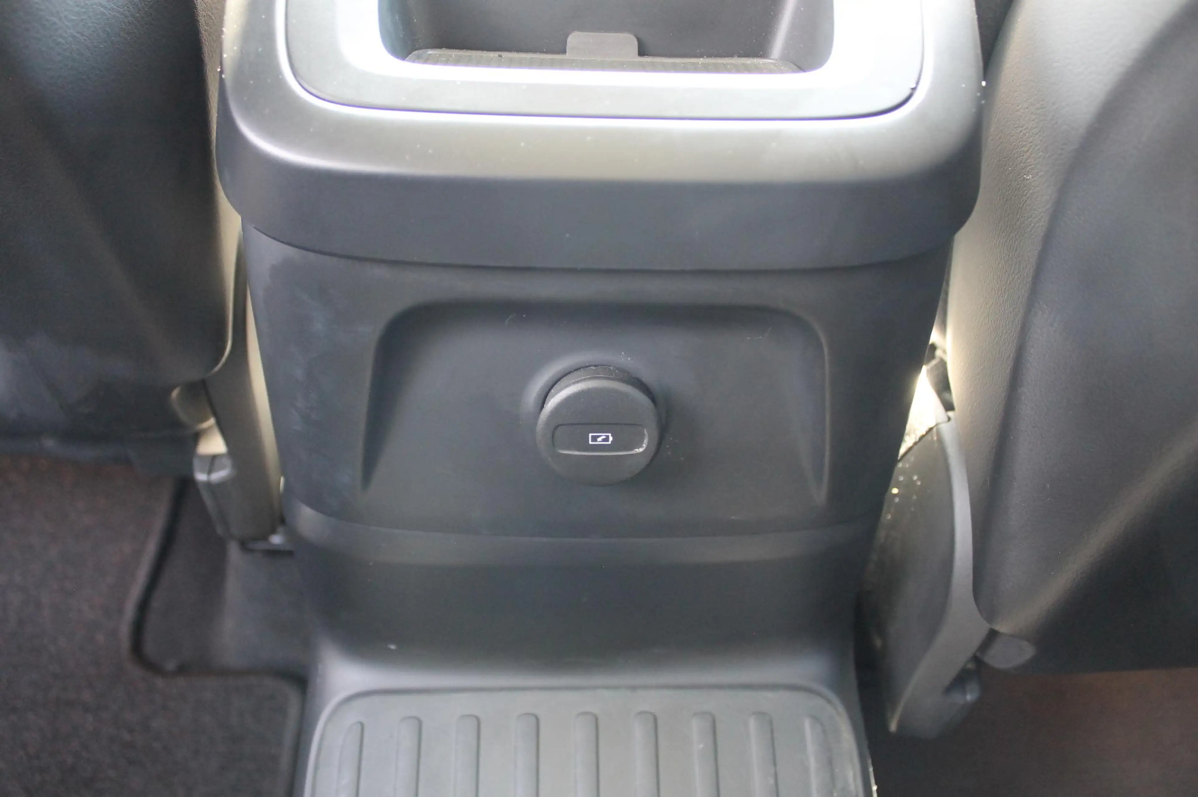 Volvo XC60 T6 Plug-in hybrid AWD Plus Dark Long range / Adapt — photo 35