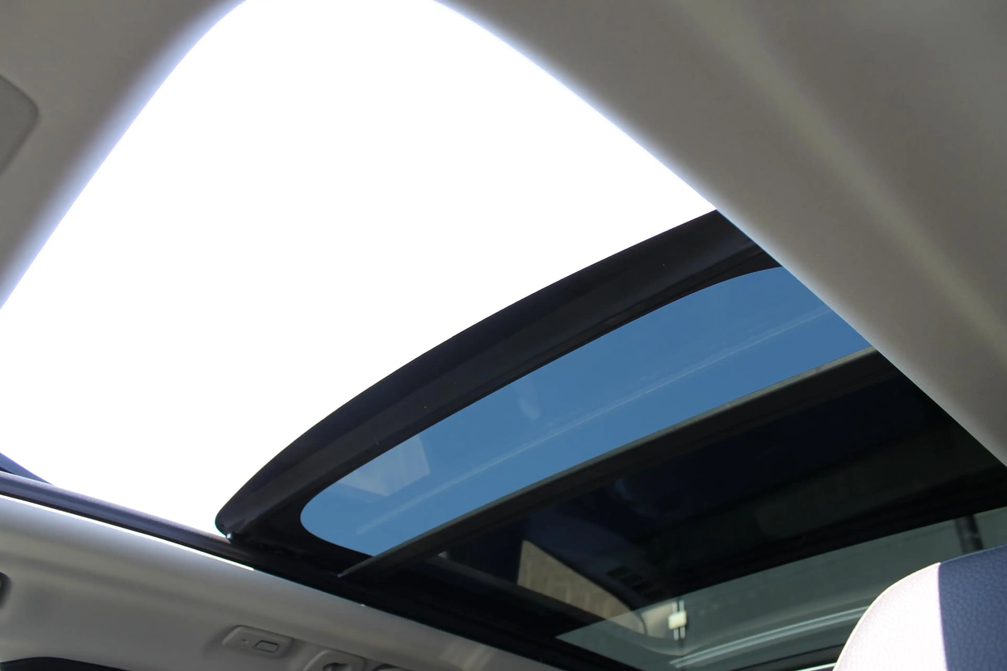 Volvo XC60 T6 Plug-in hybrid AWD Plus Dark Long range / Adapt — photo 27