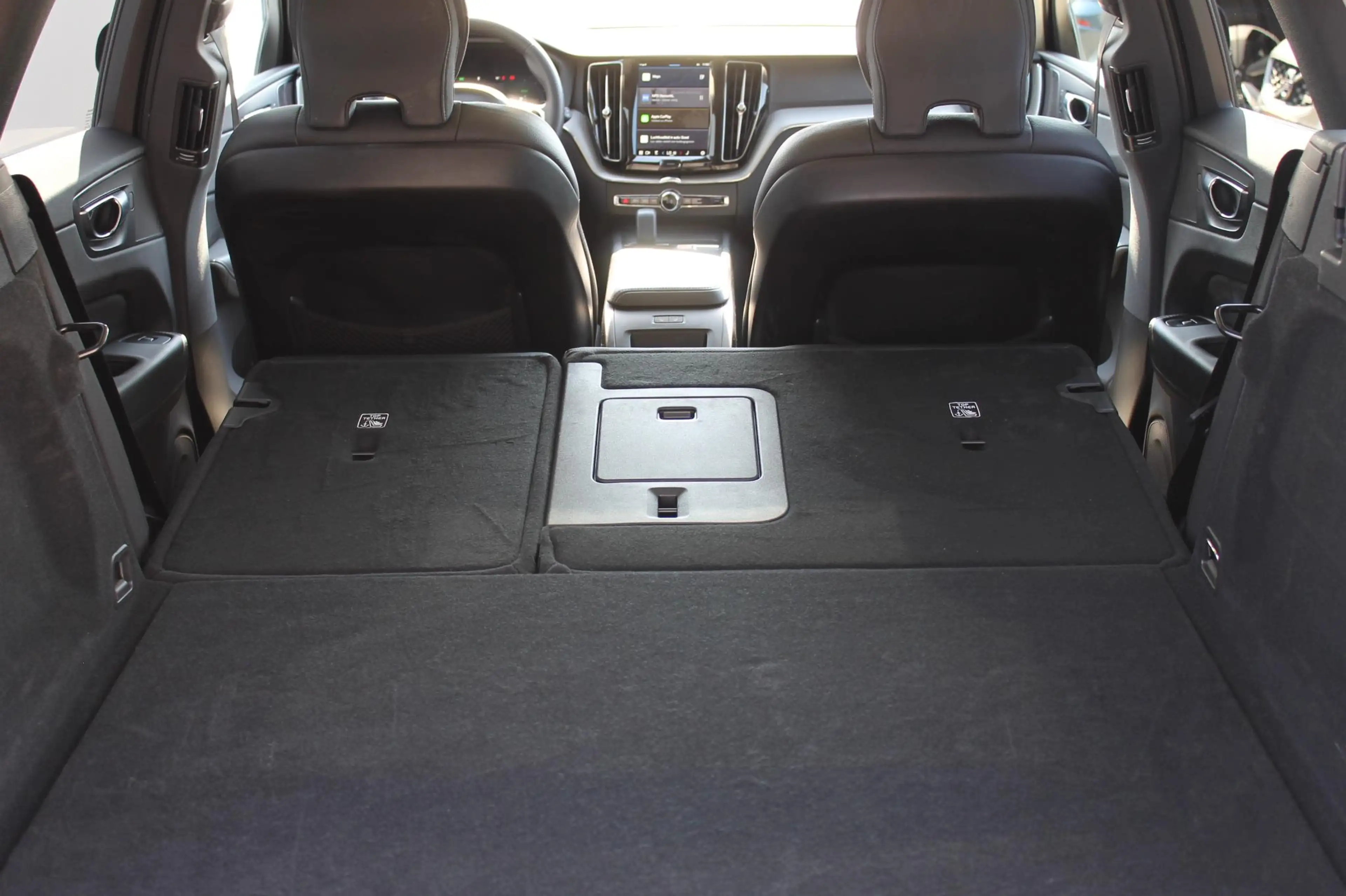 Volvo XC60 T6 Plug-in hybrid AWD Plus Dark Long range / Adapt — photo 36