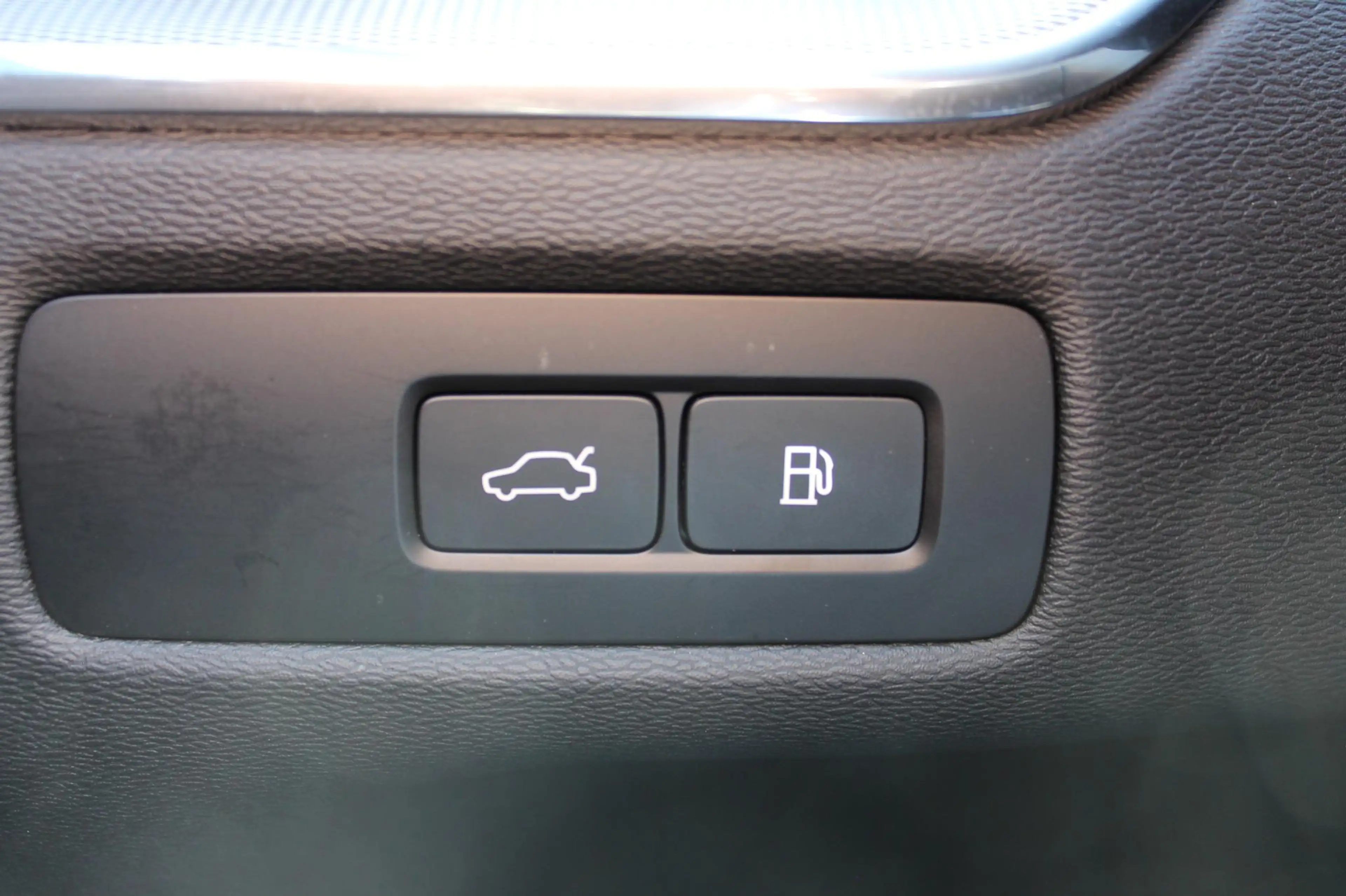 Volvo XC60 T6 Plug-in hybrid AWD Plus Dark Long range / Adapt — photo 9