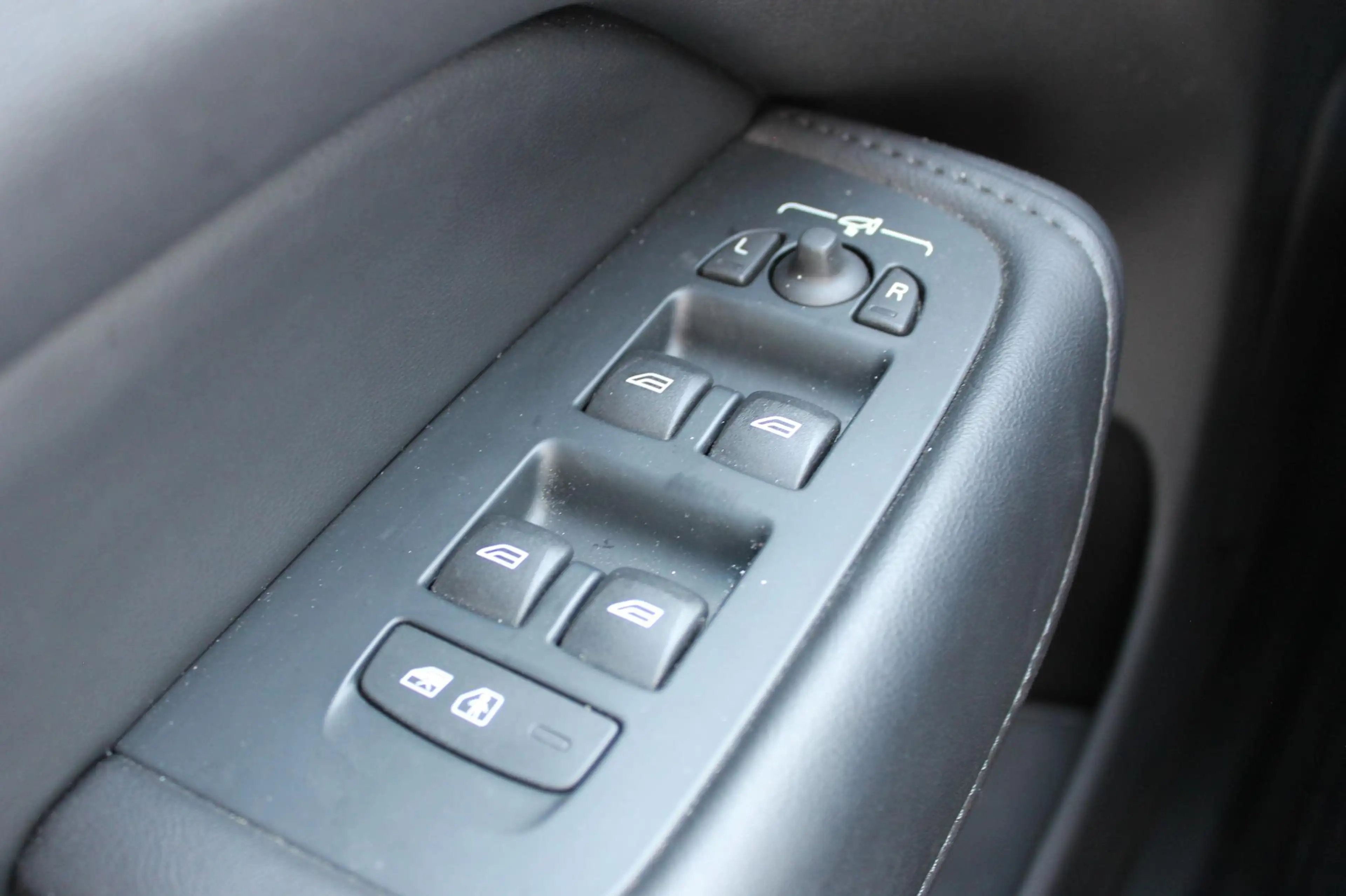 Volvo XC60 T6 Plug-in hybrid AWD Plus Dark Long range / Adapt — photo 11