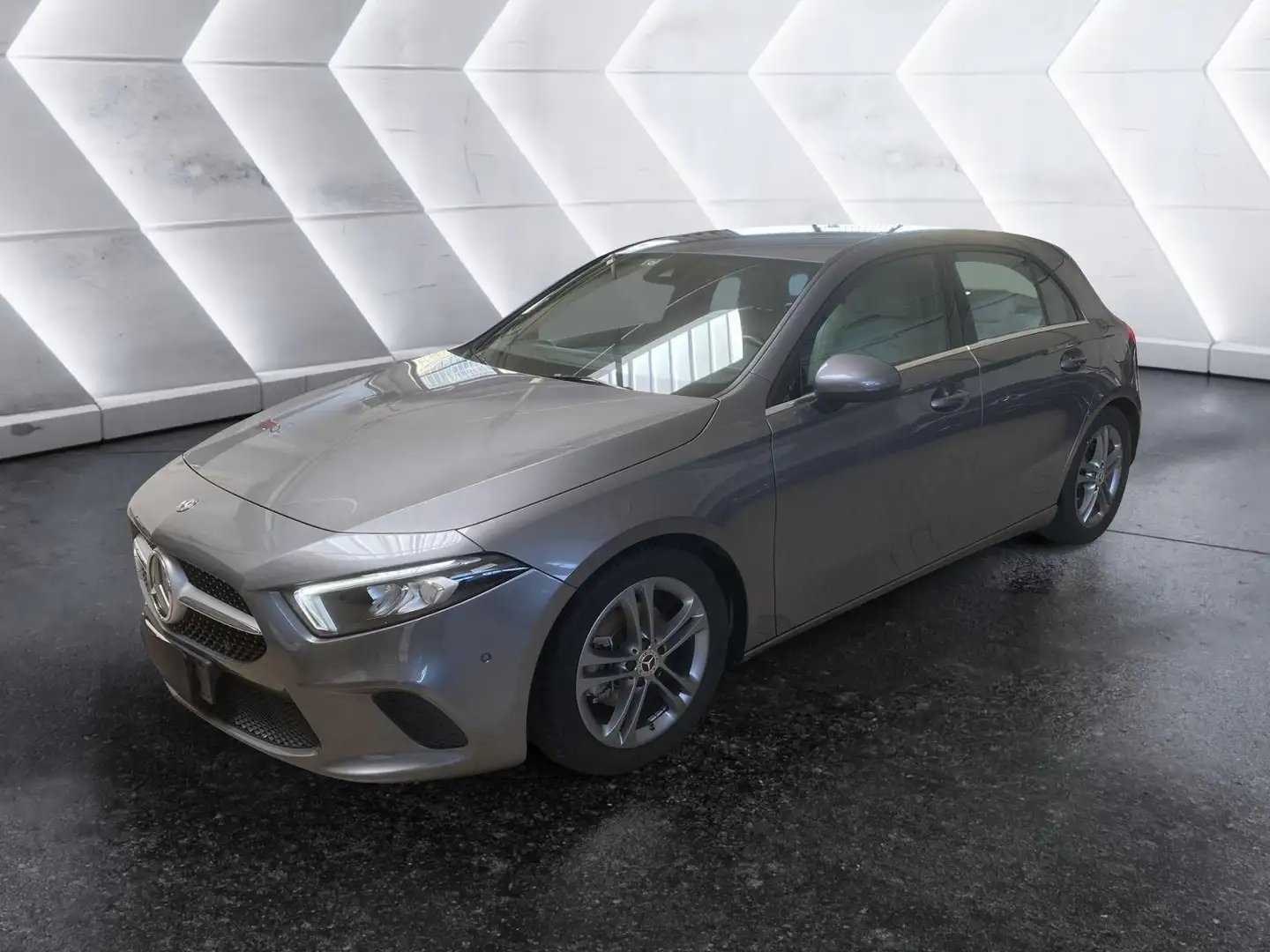 Mercedes-Benz A 180 A 180 d Automatic Business Extra Grigio - 1
