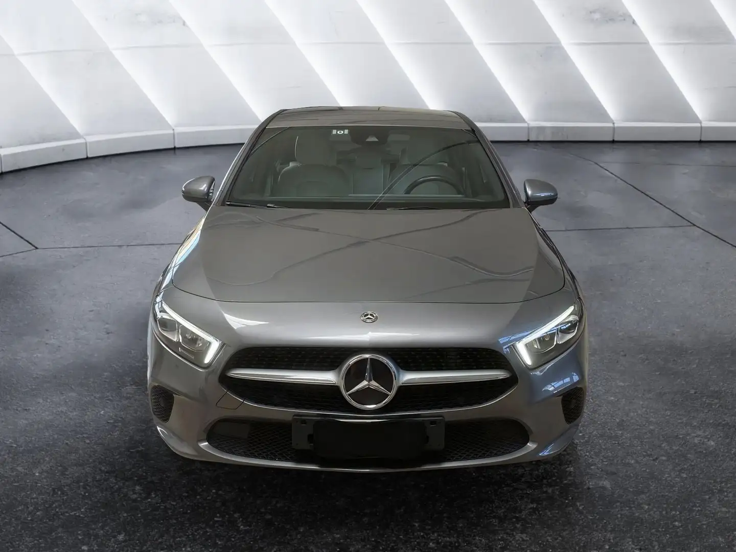Mercedes-Benz A 180 A 180 d Automatic Business Extra Grigio - 2