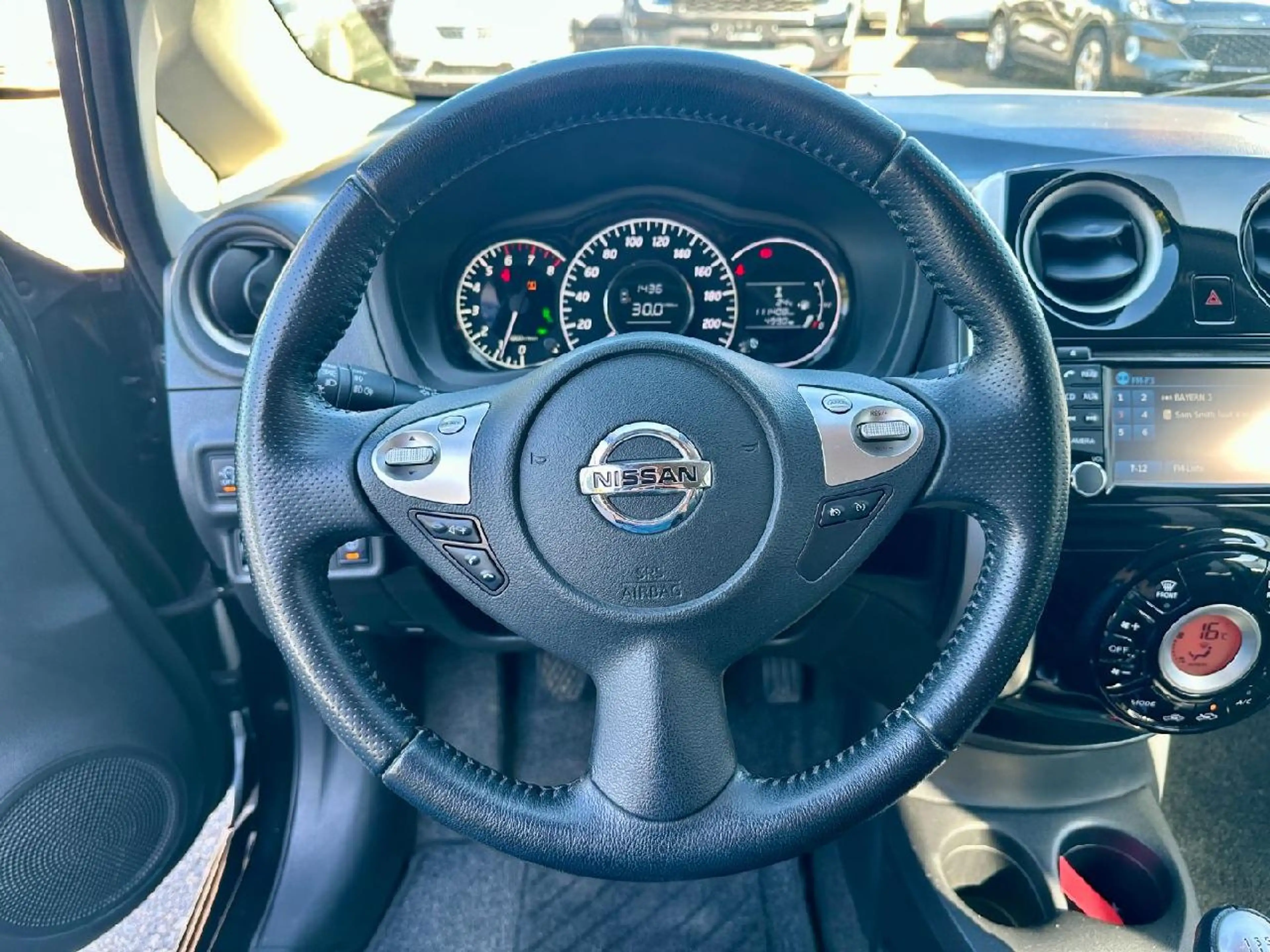 Nissan Note Tekna — photo 10