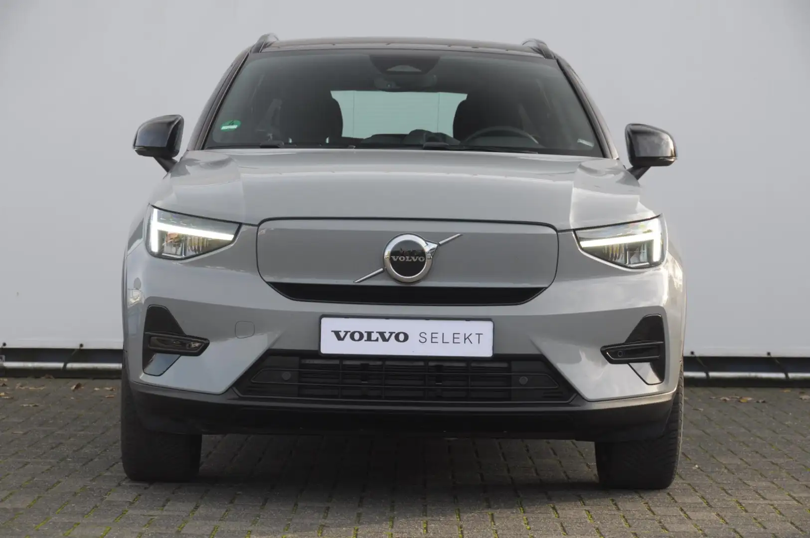 Volvo XC40 252PK Automaat Single Ext. Range Plus / Adaptive c Grijs - 2