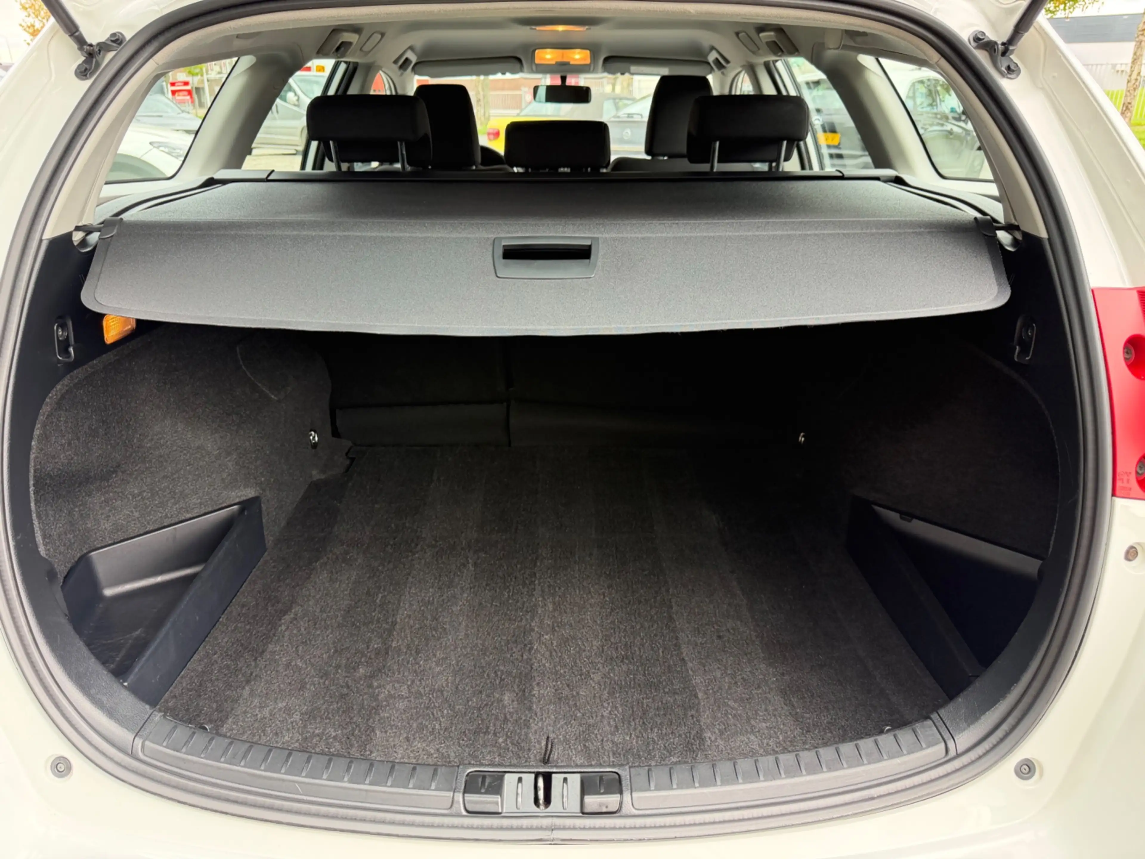 Toyota Auris Touring Sports 1.3 Now, NAP, Trekhaak 1000kg trekk — photo 17