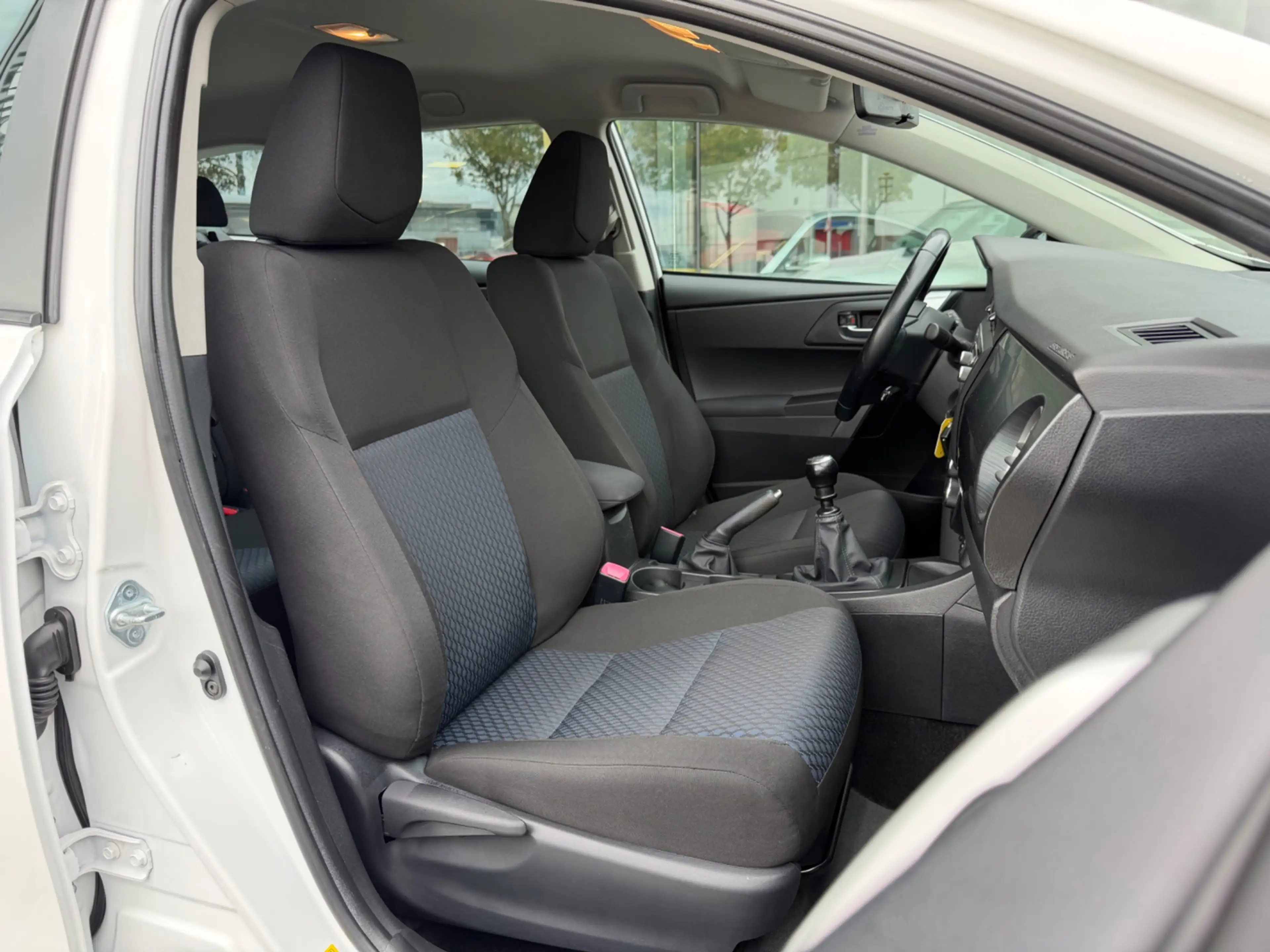 Toyota Auris Touring Sports 1.3 Now, NAP, Trekhaak 1000kg trekk — photo 9