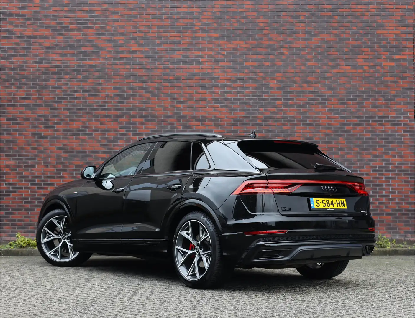 Audi Q8 60 TFSIe quattro Pro Line S Competition Schwarz - 2