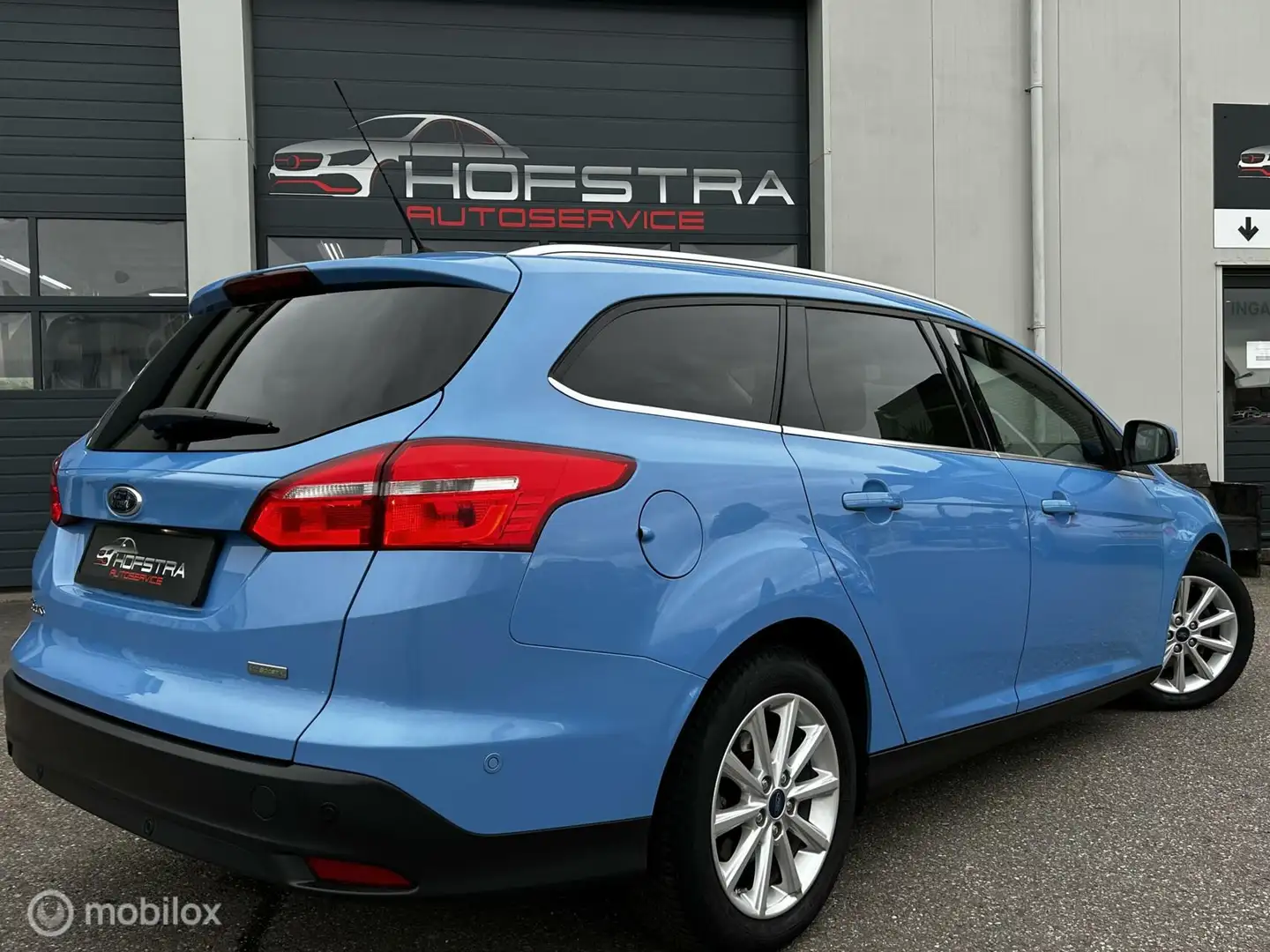 Ford Focus Wagon 1.0 Titanium Navi Stuur/stoel/raamverwarming Blauw - 2
