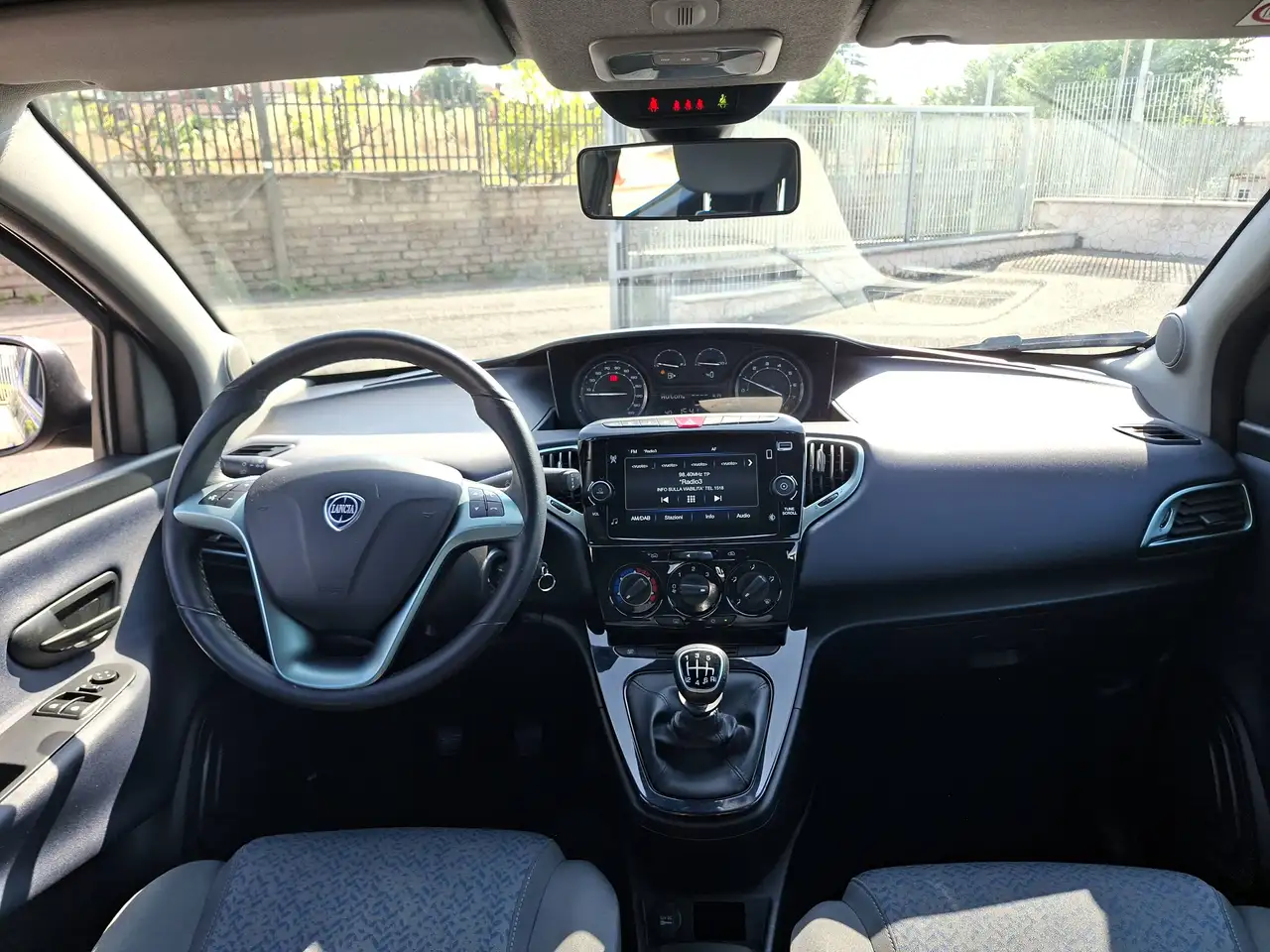 Lancia Ypsilon 2023 — фото 8