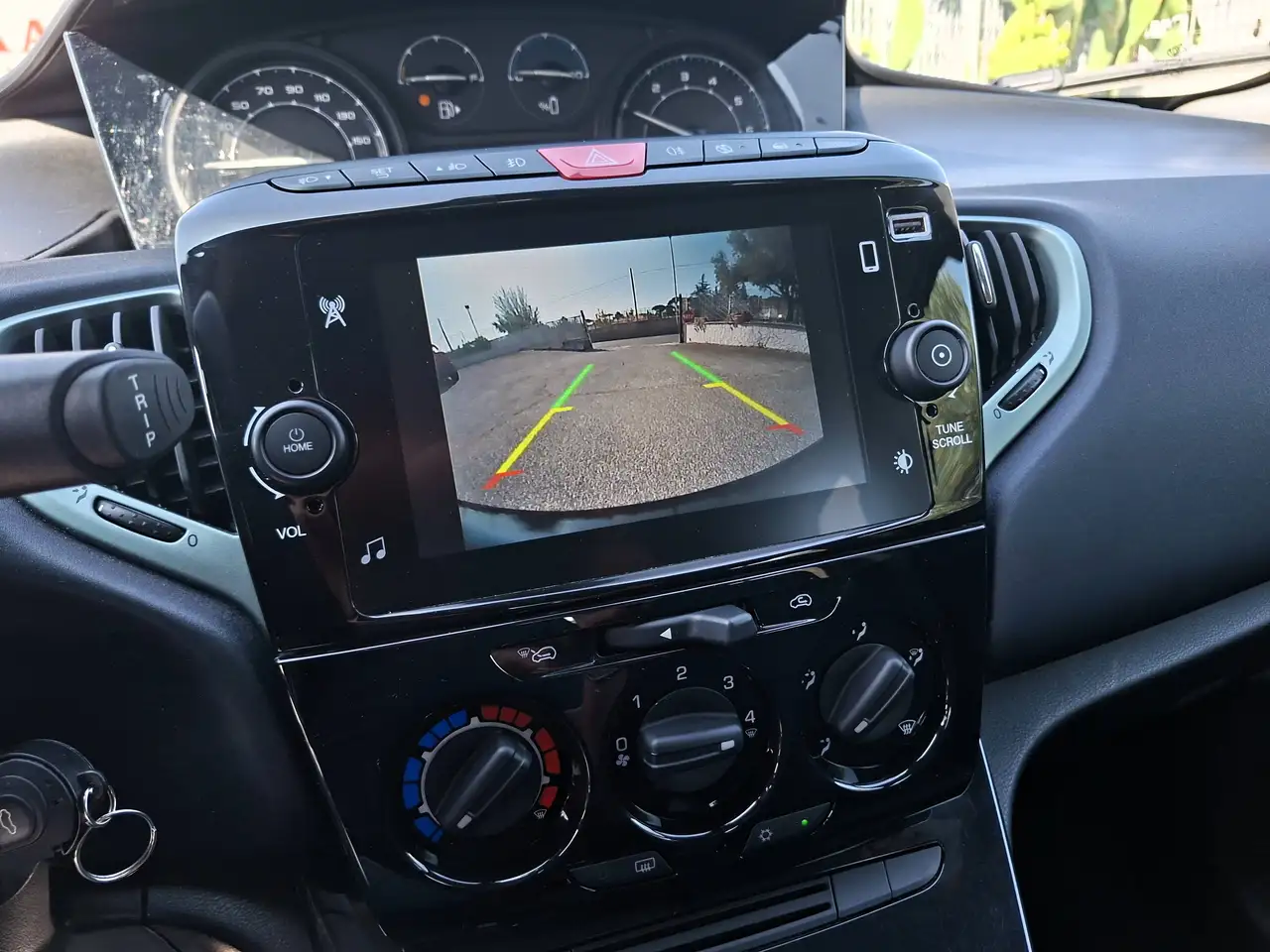 Lancia Ypsilon 2023 — фото 11