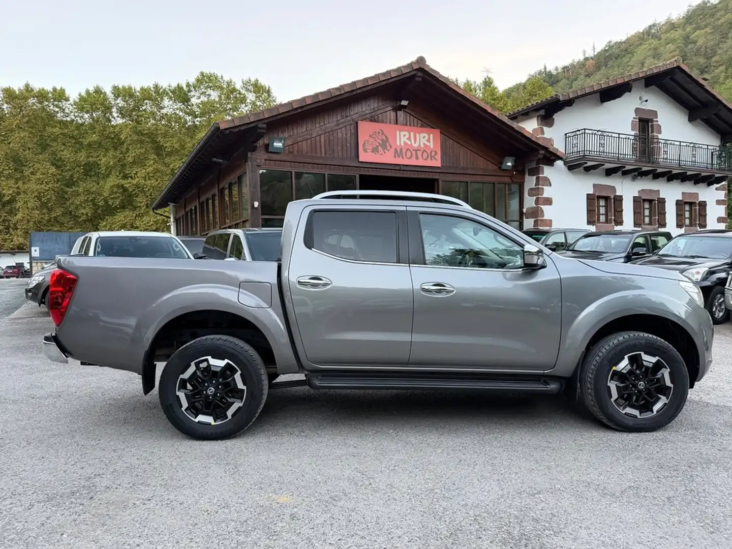 Nissan Navara DC 2.3dCi 120kW(160CV) N-Conn. BDif NAV Gris - 1