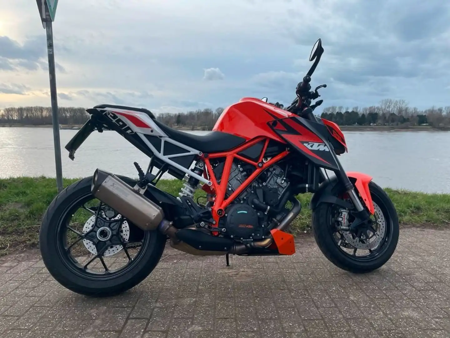 KTM 1290 Super Duke R Oranj - 1