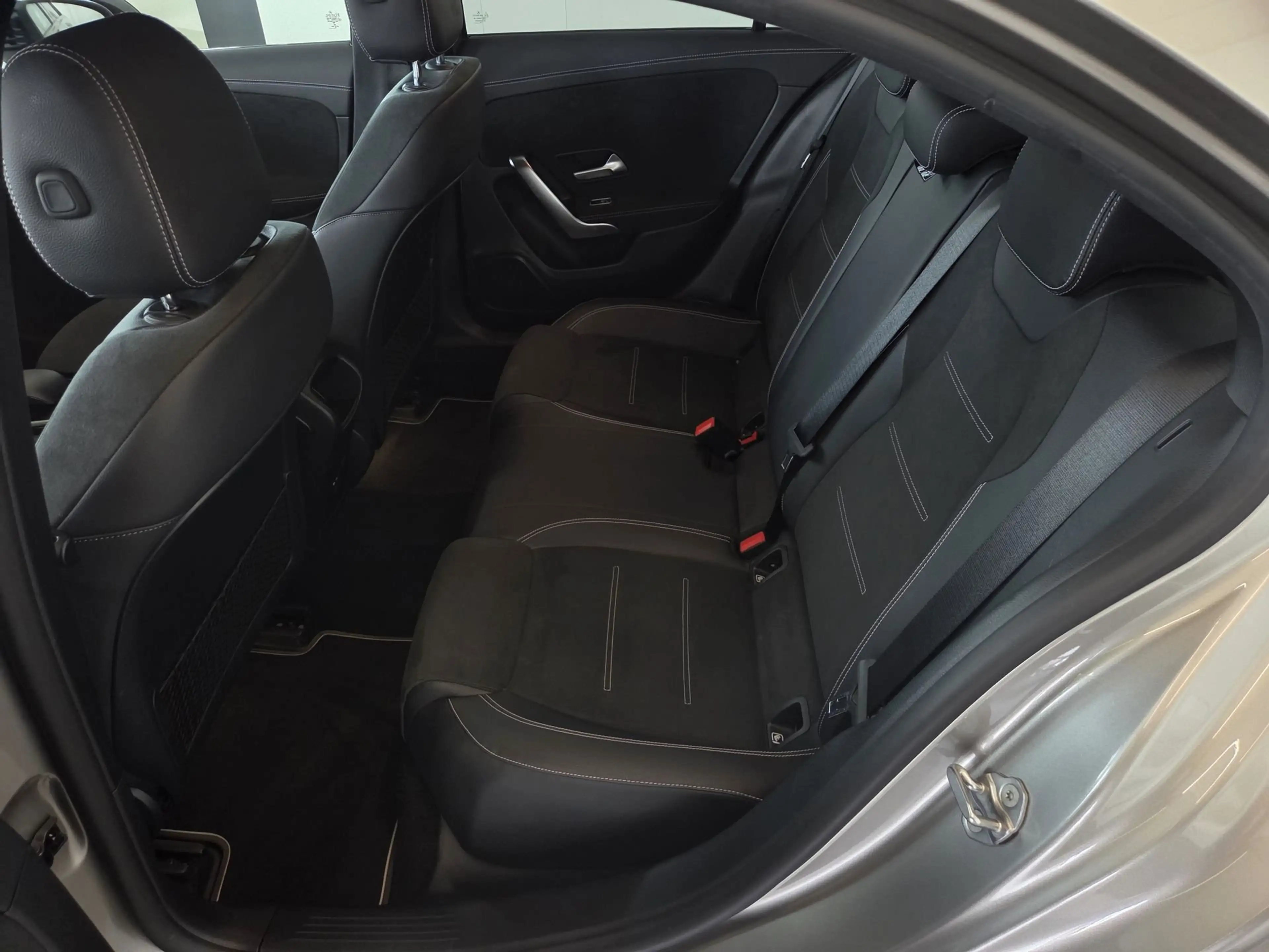 Mercedes-Benz A 180 250e AMG, Memory Seat, Multi Beam Lights, Self Park Assist, Dode hoek assist — photo 10