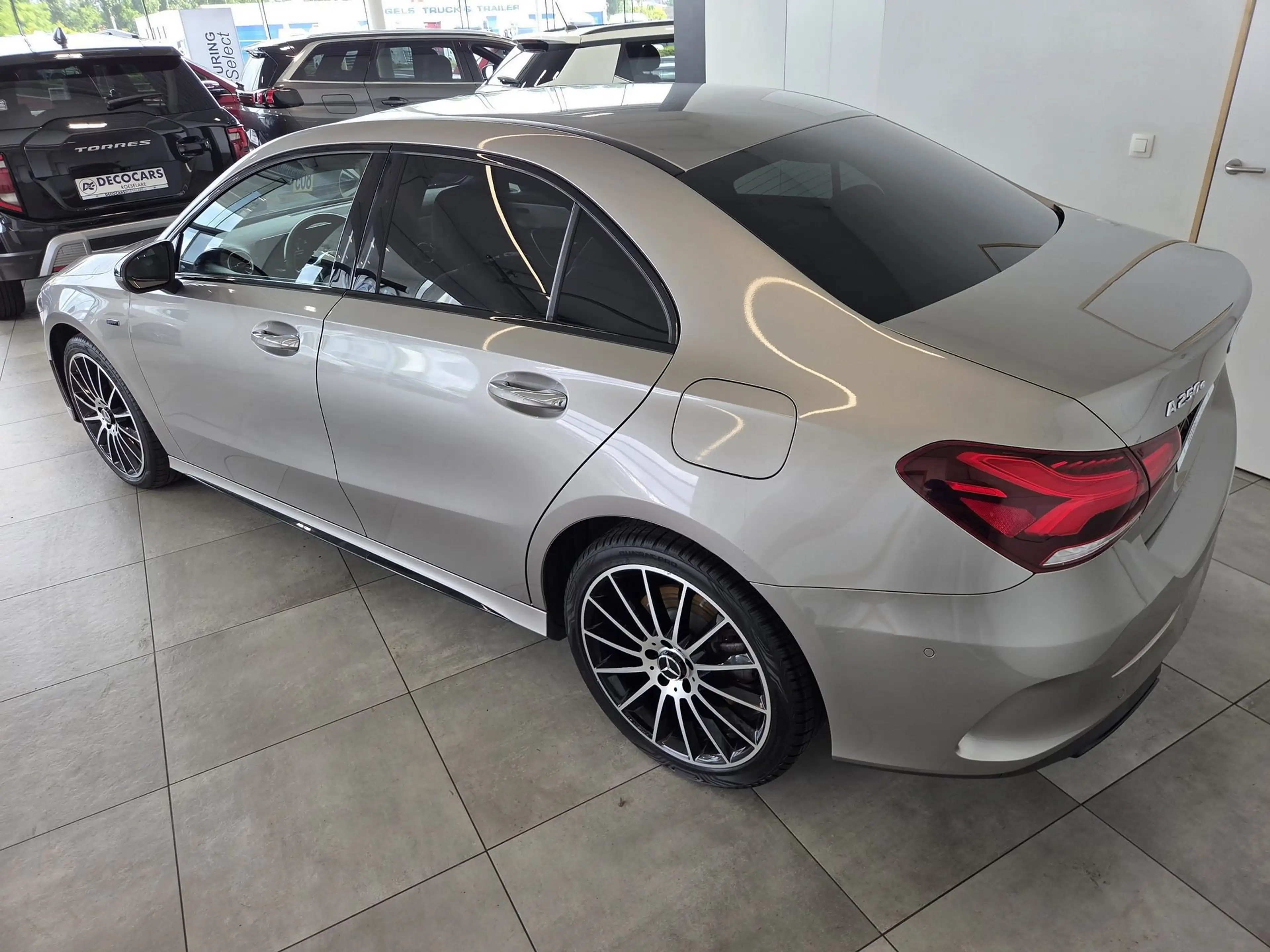 Mercedes-Benz A 180 250e AMG, Memory Seat, Multi Beam Lights, Self Park Assist, Dode hoek assist — photo 3
