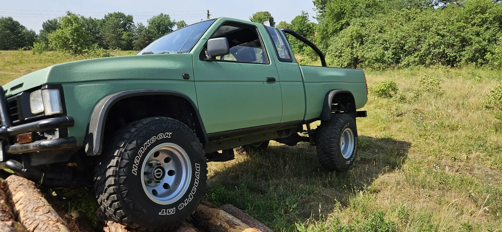 Nissan King Cab MD21 Pickup 4x4 - 1