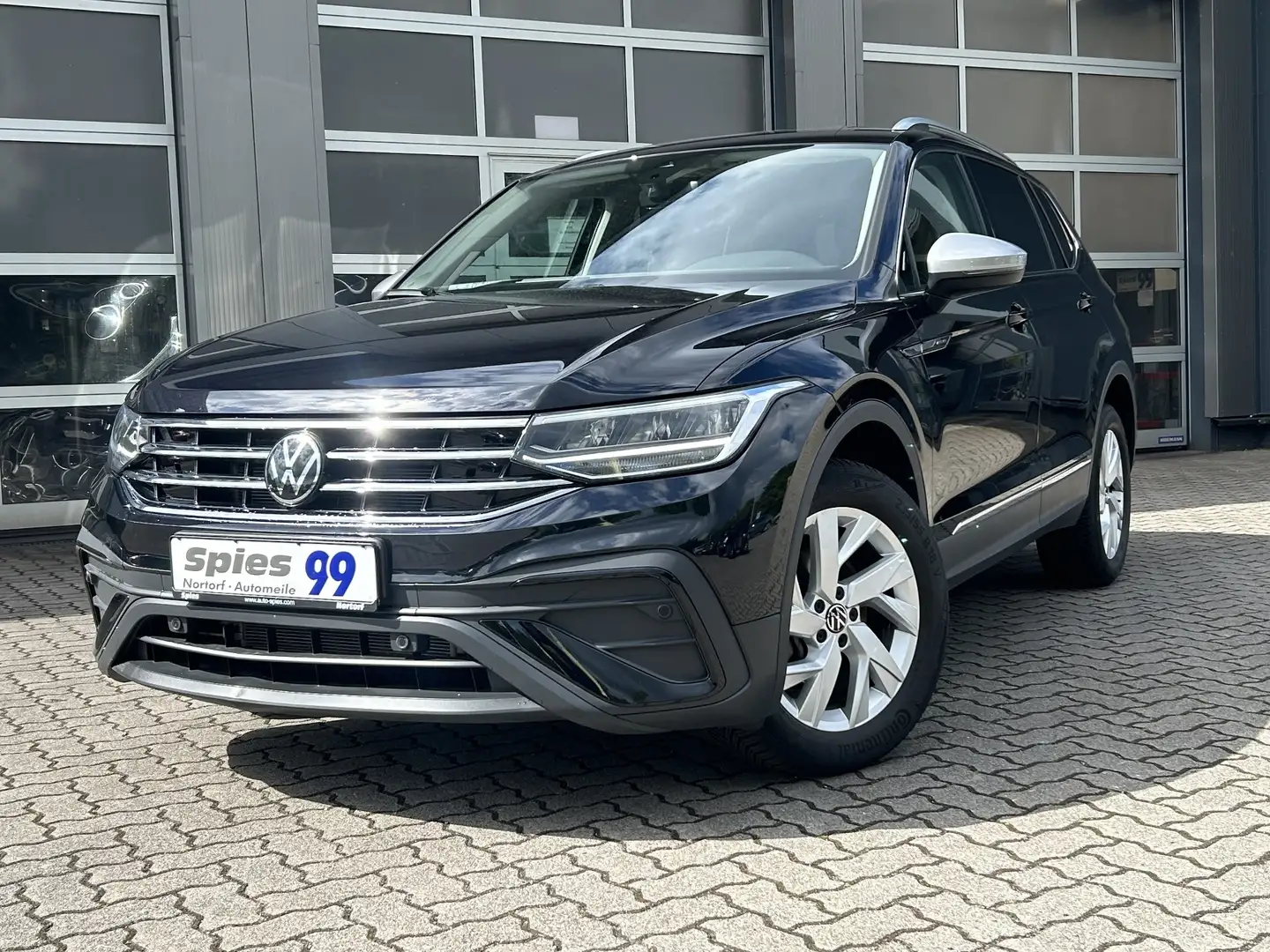 Volkswagen Tiguan Allspace Life AHK LED SHZ Navi Dig-Cockpit Noir - 2