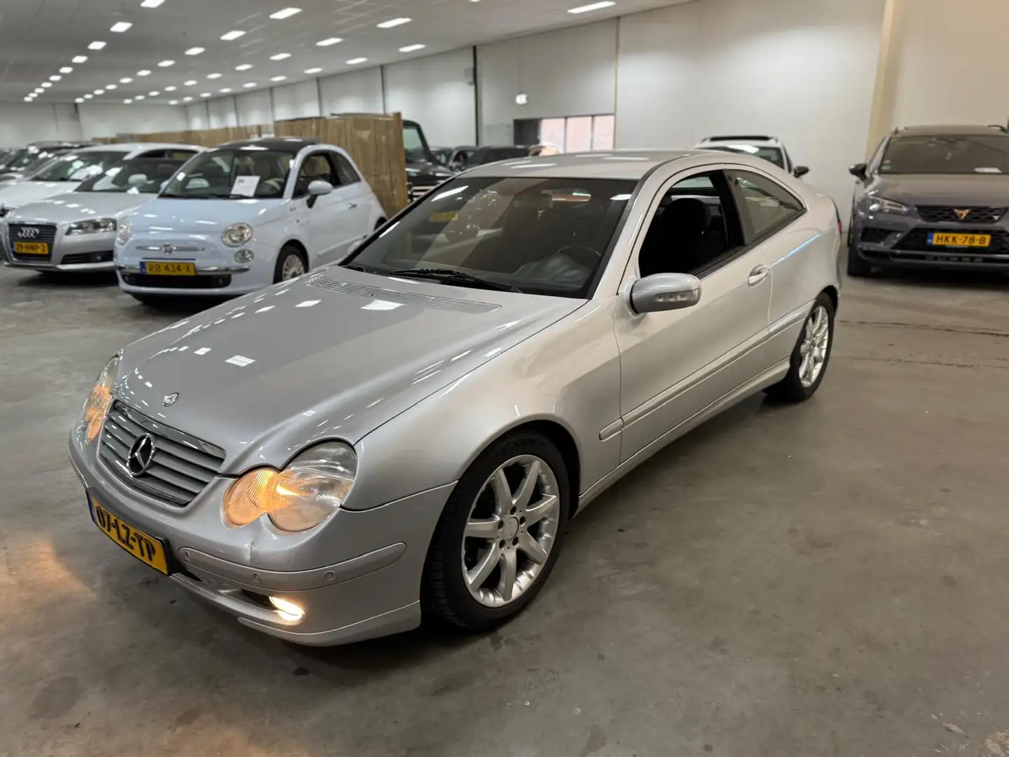 Mercedes-Benz C 180 Sportcoupé K. / AUTOMAAT / RIJDT SCHAKELD GOED Grigio - 2