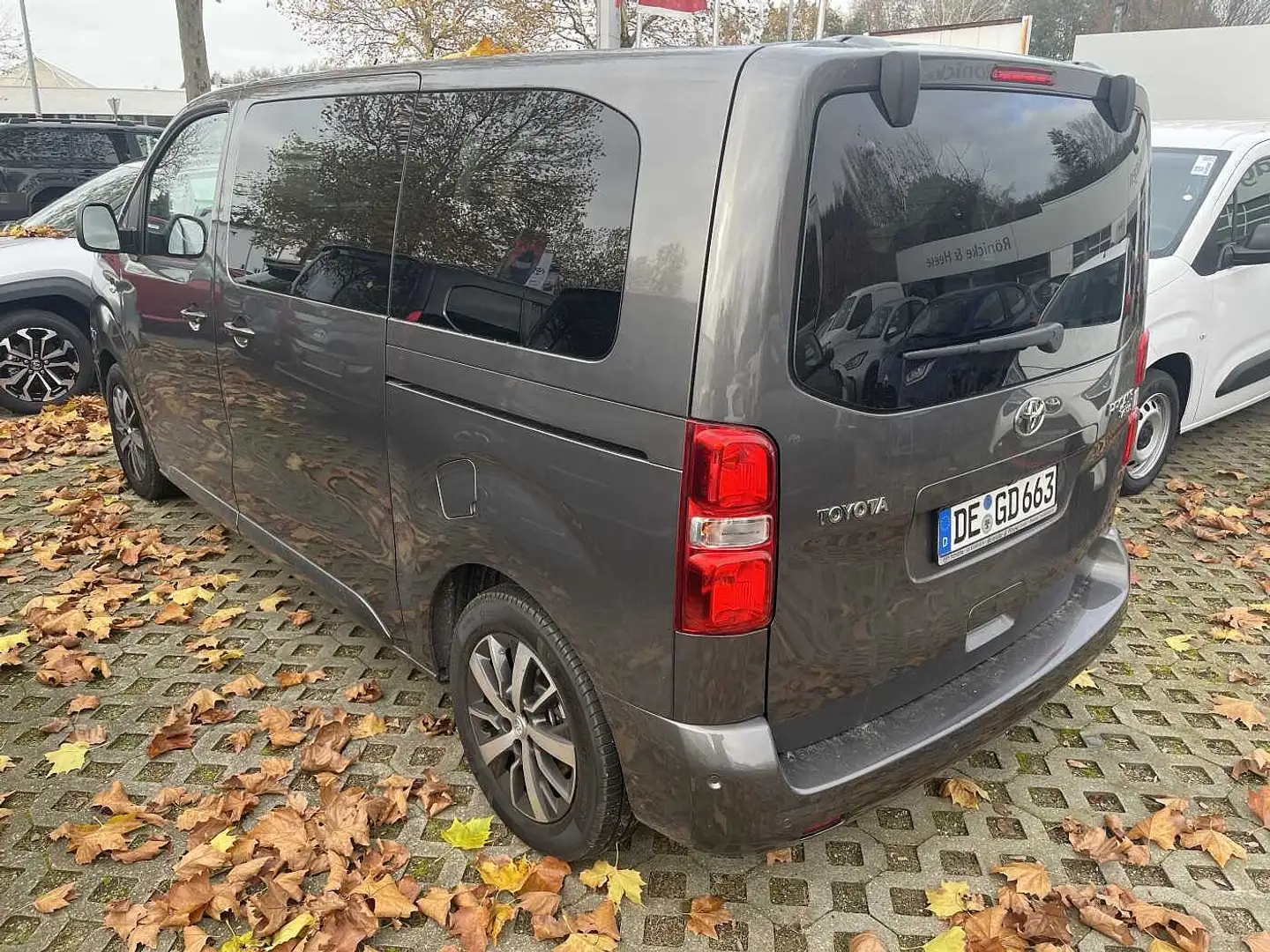 Toyota Proace D-4D 2,0-l-L1 (8-Si.) Verso Team D Gris - 2