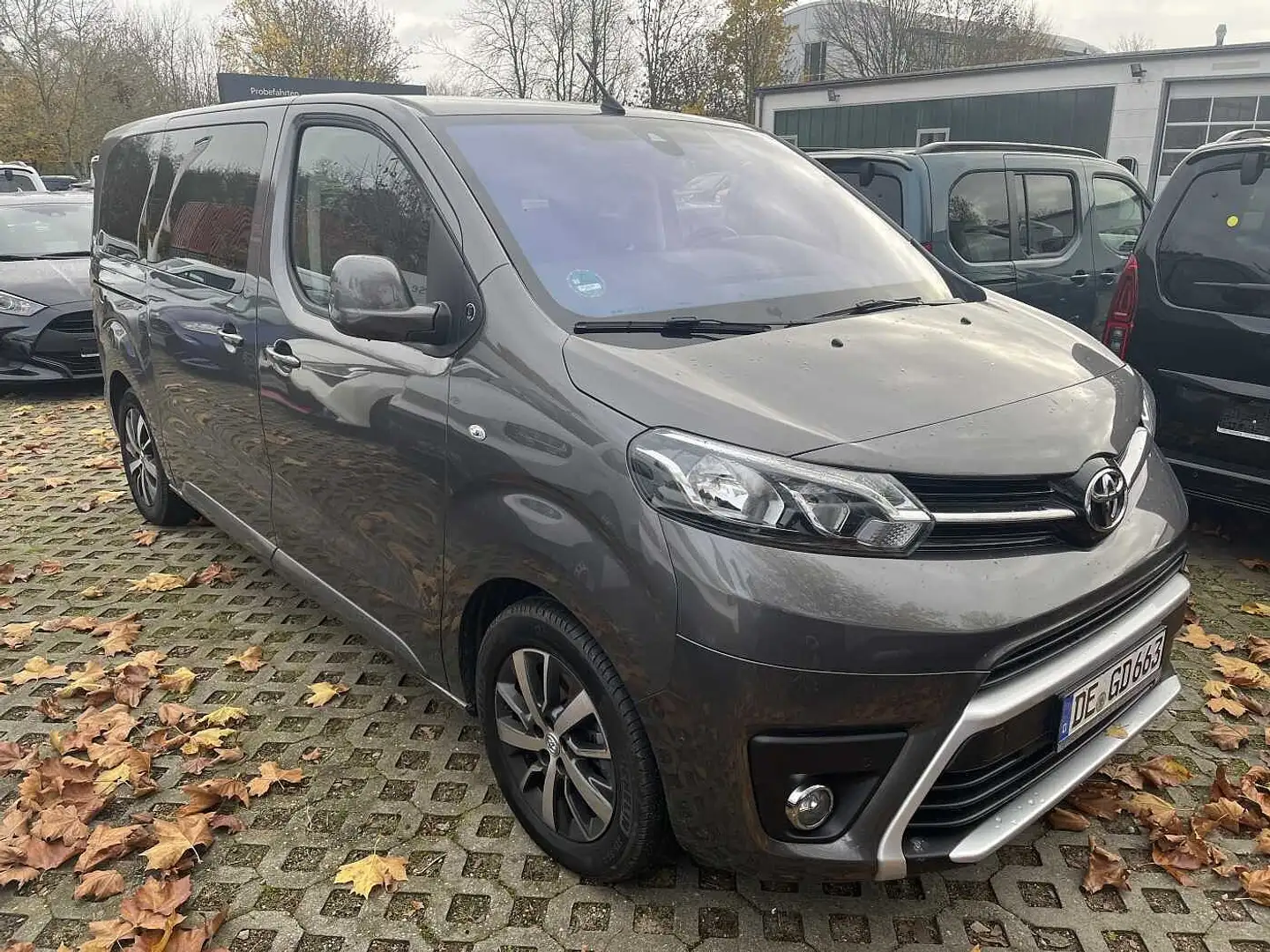 Toyota Proace D-4D 2,0-l-L1 (8-Si.) Verso Team D Gris - 1