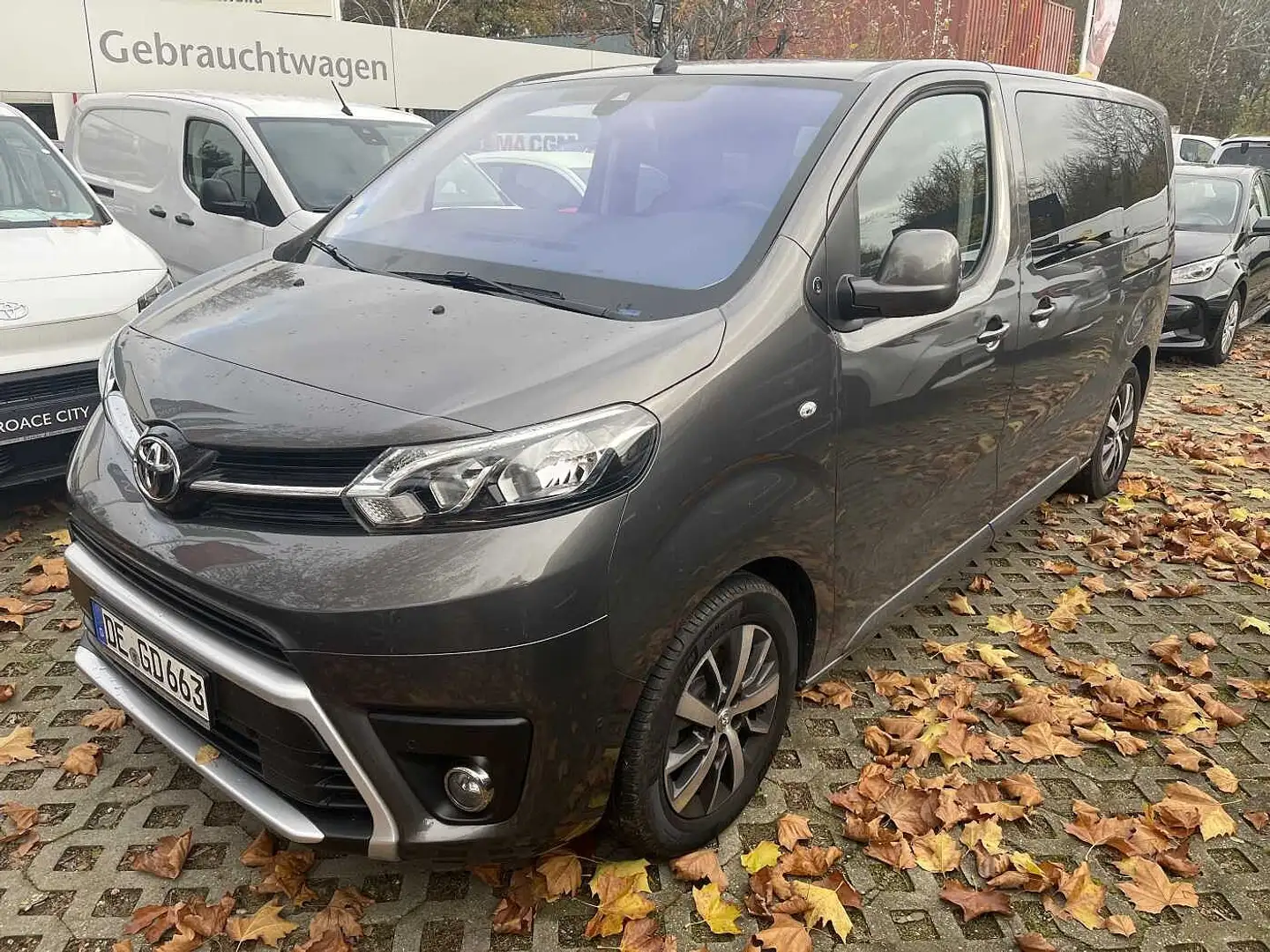 Toyota Proace D-4D 2,0-l-L1 (8-Si.) Verso Team D Grau - 2