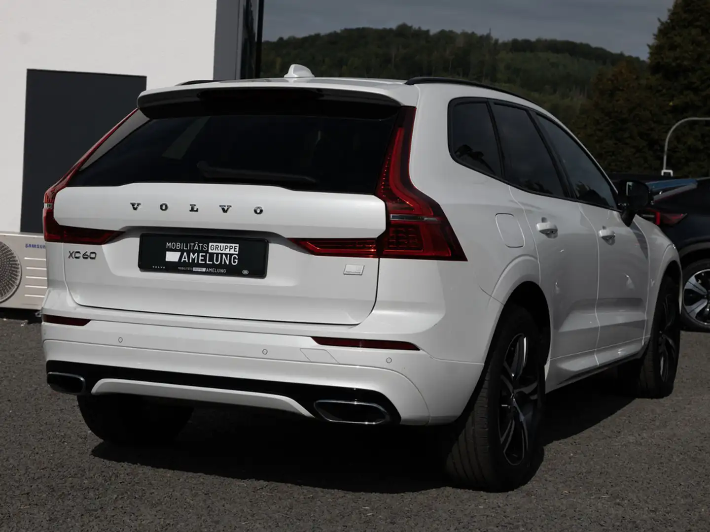 Volvo XC60 Recharge T8 AWD R-Design LED PANO 360° Weiß - 2