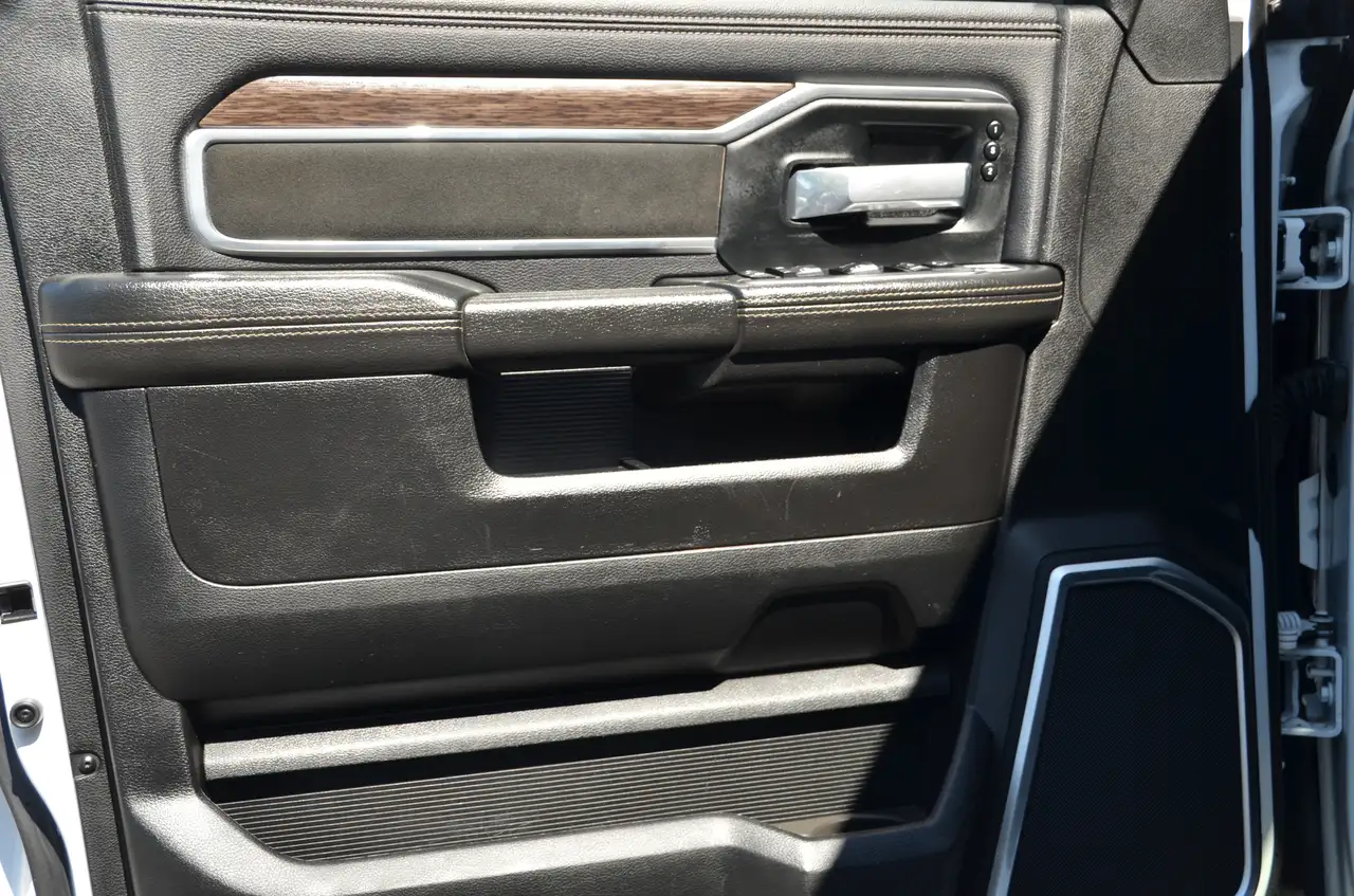 RAM 3500 снимка RAM 3500