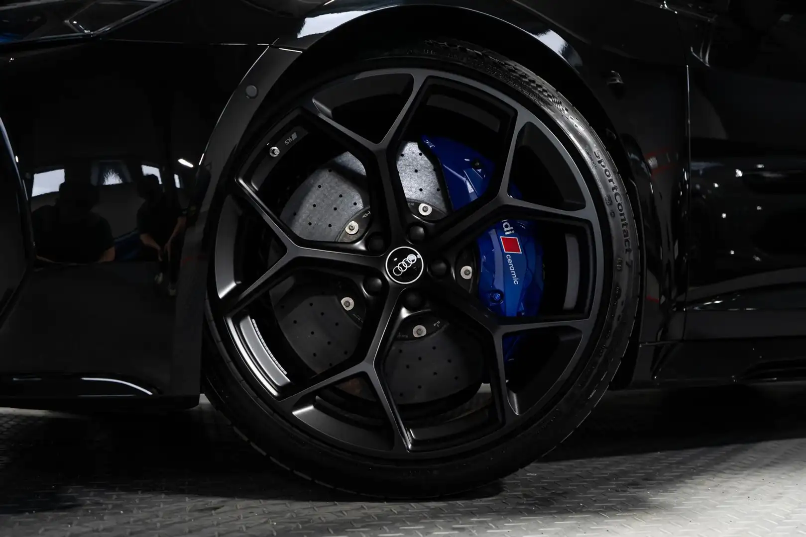 Audi RS6 4.0 TFSI quattro performance Schalensitze Чёрный - 2