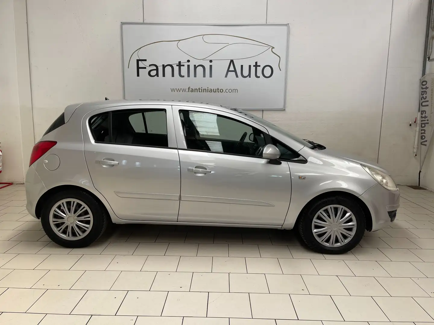 Opel Corsa Enjoy 1.2 5 porte-LEGGI SOTTO Zilver - 2