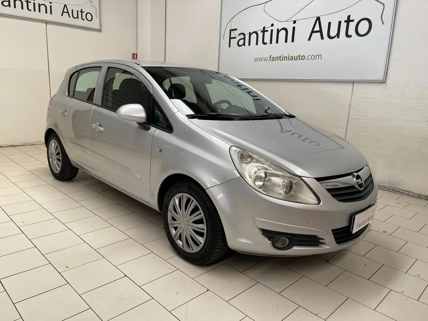 Opel Corsa Enjoy 1.2 5 porte-LEGGI SOTTO Zilver - 1