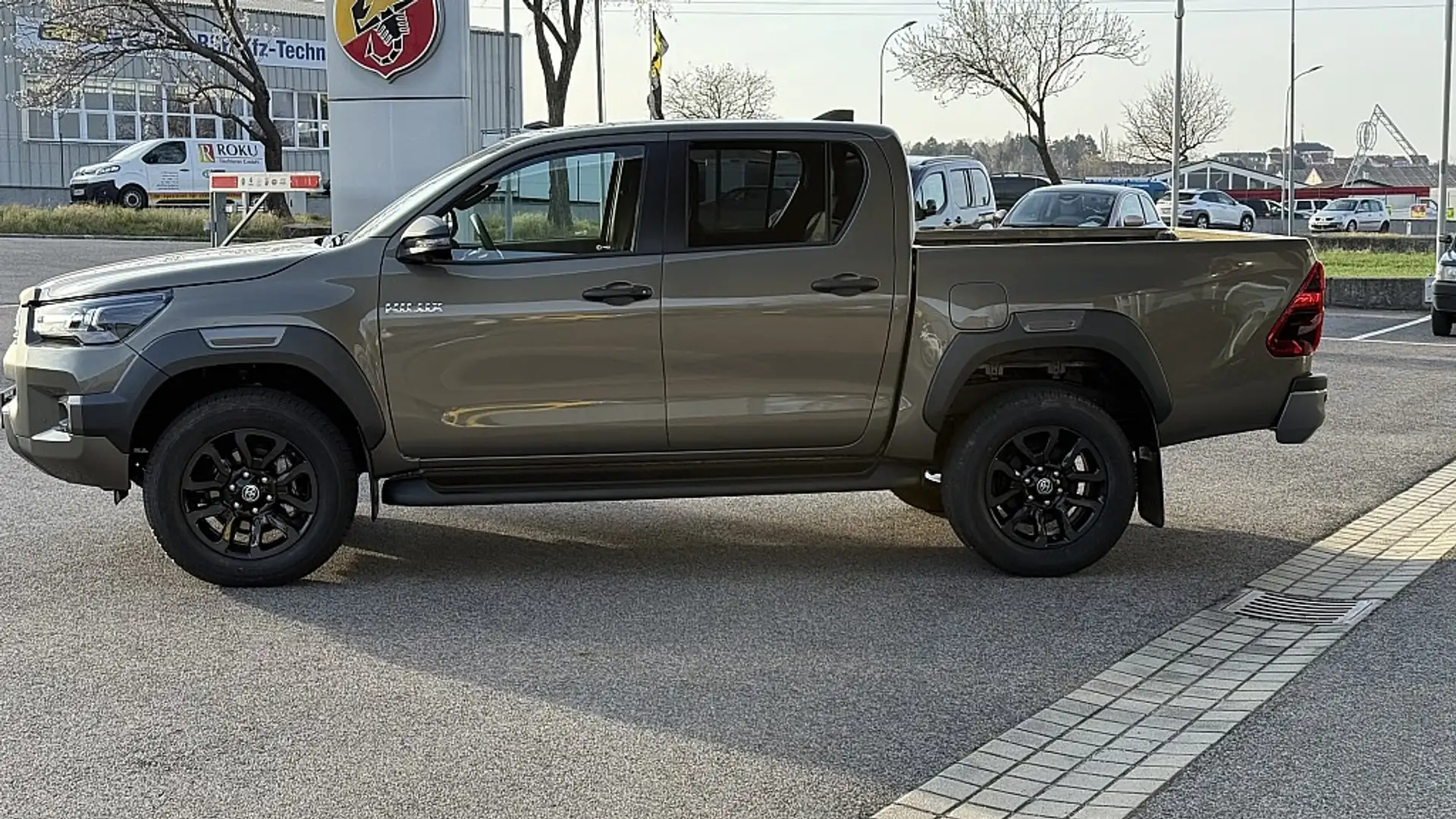 Toyota Hilux DK Invincible 4WD 2,8 D-4D Aut. - 2