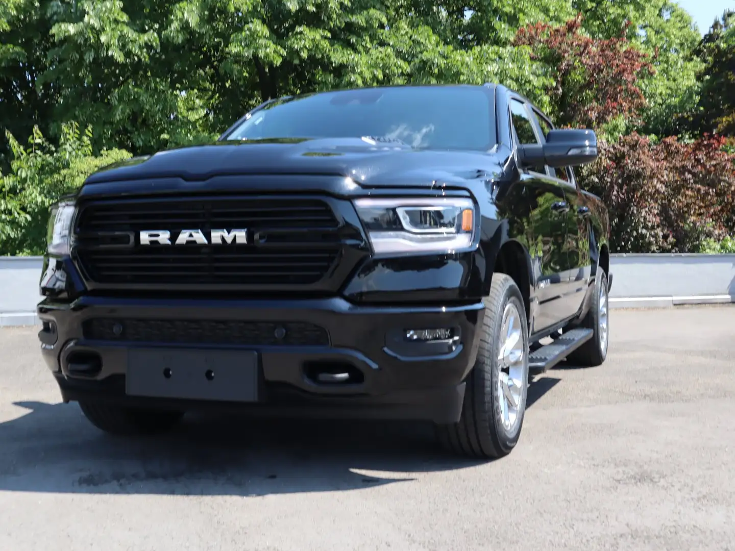 Dodge RAM 1500 Crew Laramie Sport 12 Zoll MJ 2023 BLIS 4 Jah Black - 1