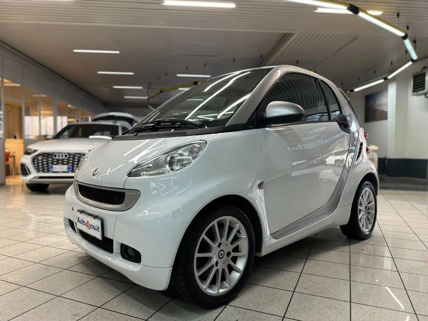 smart forTwo 1000 52 kW MHD coupé passion NEOPATENTATO Bianco - 2