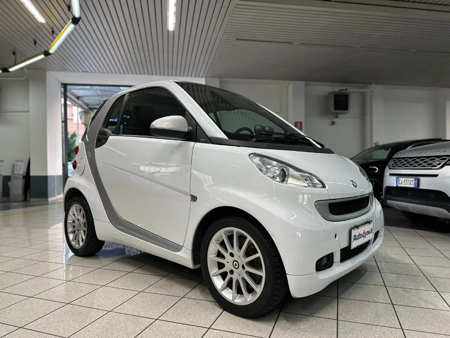 smart forTwo 1000 52 kW MHD coupé passion NEOPATENTATO Bianco - 1