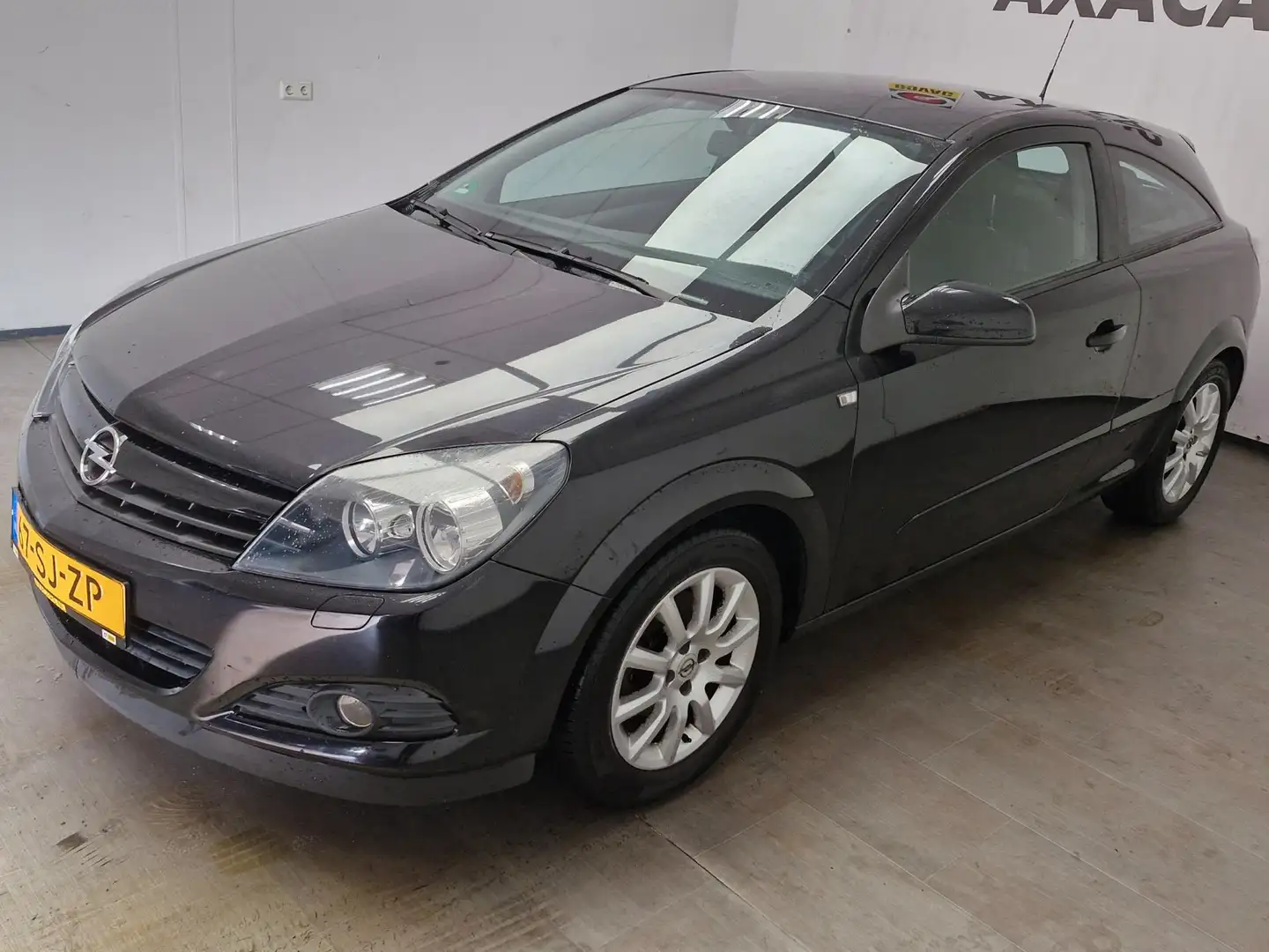 Opel Astra GTC 1.6 Enjoy NIEUWE APK ! AIRCO ! RIJD PRIMA ! Noir - 2