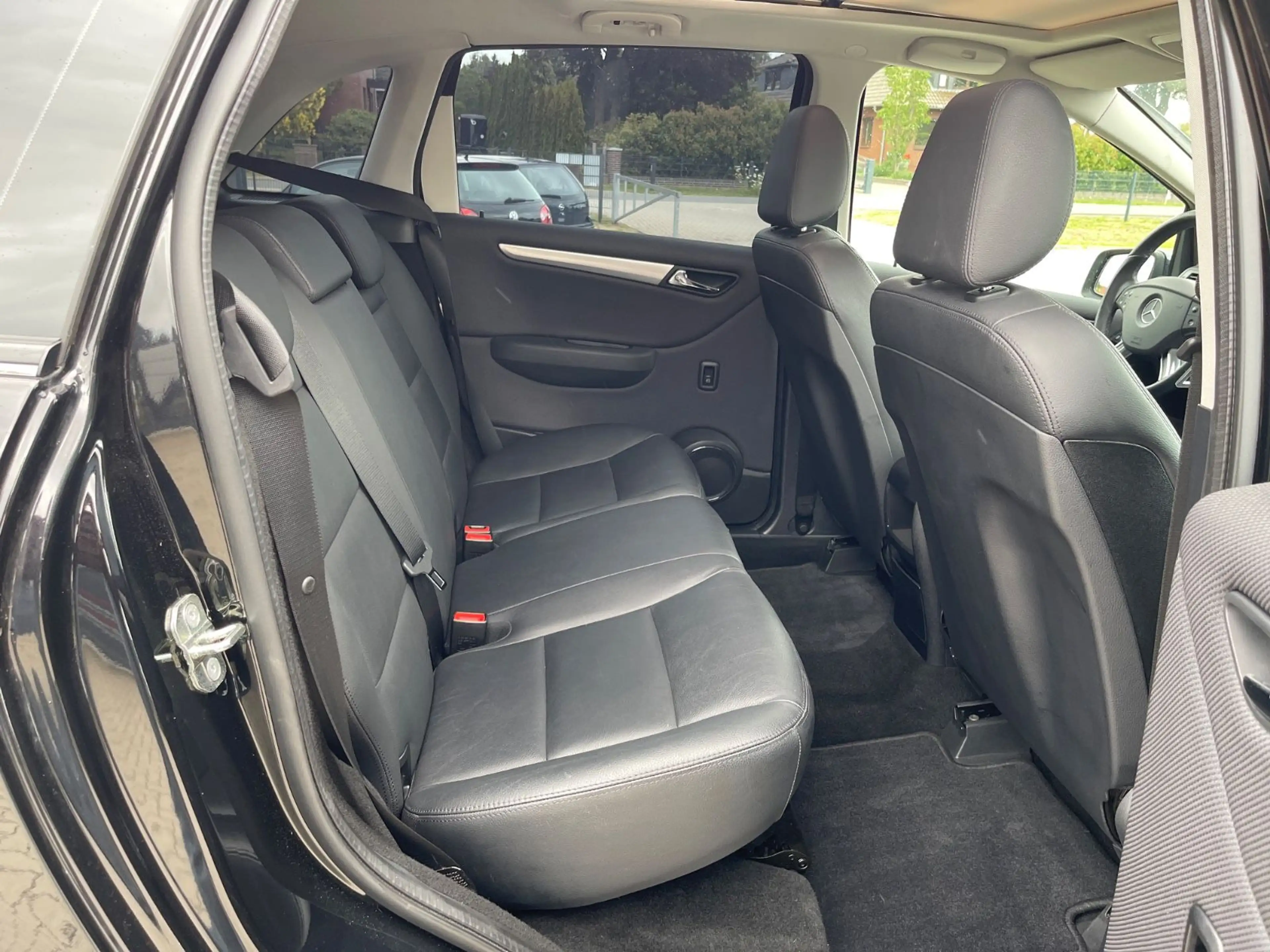 Mercedes-Benz B 200 Automatik Sport-Paket Leder BI-Xenon — photo 15