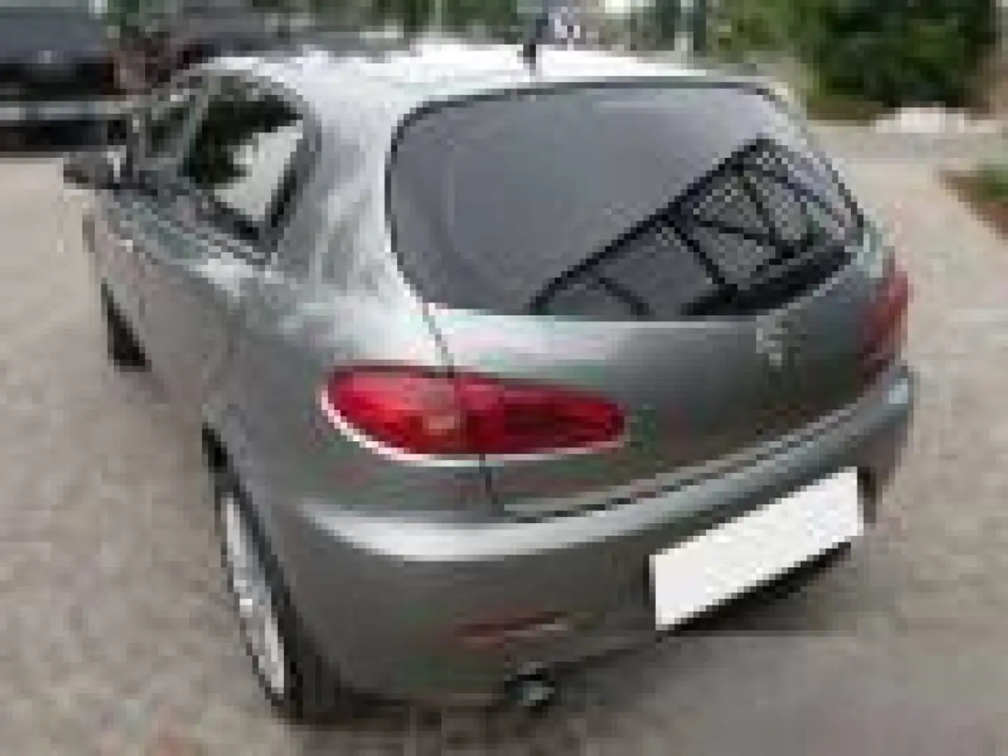Alfa Romeo 147 1.9 JTD (120) 3 porte Distinctive Argento - 2